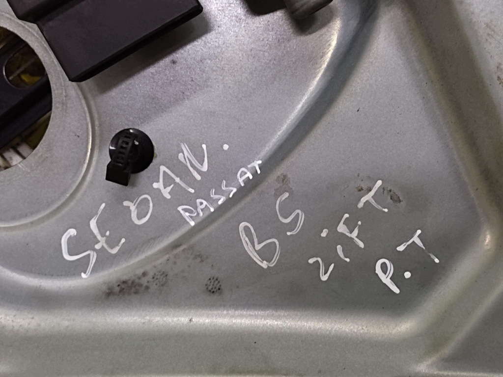 VW PASSAT B5 sedan window regulator right rear part