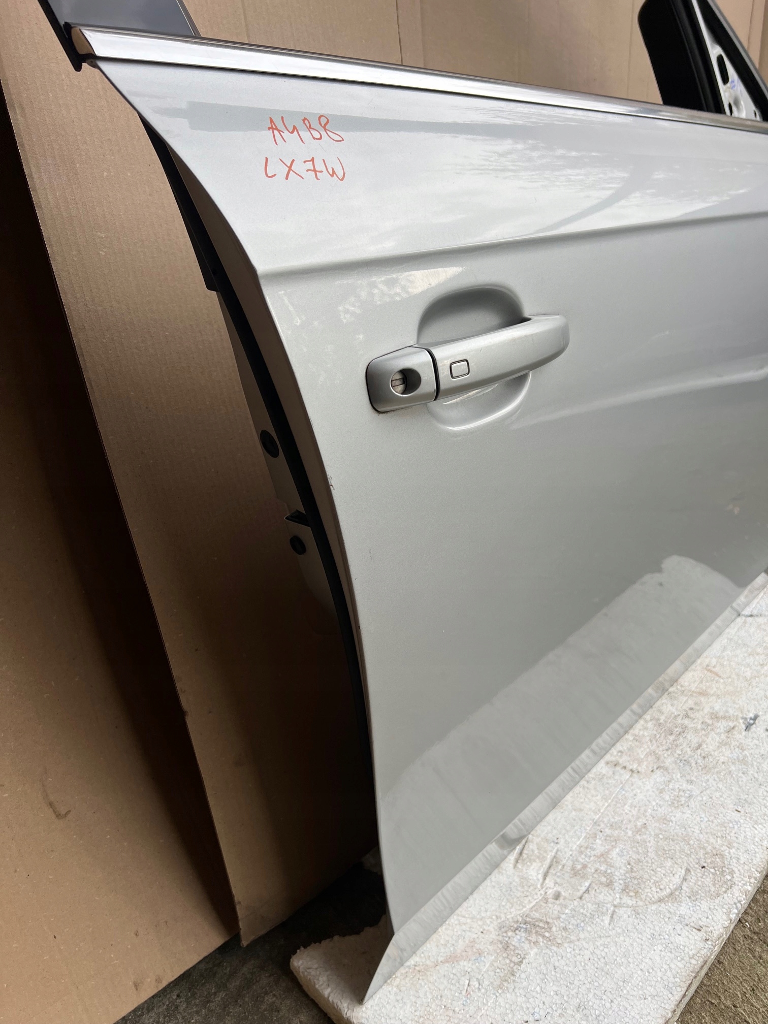 AUDI A4 B8 door right front right front LX7W silver