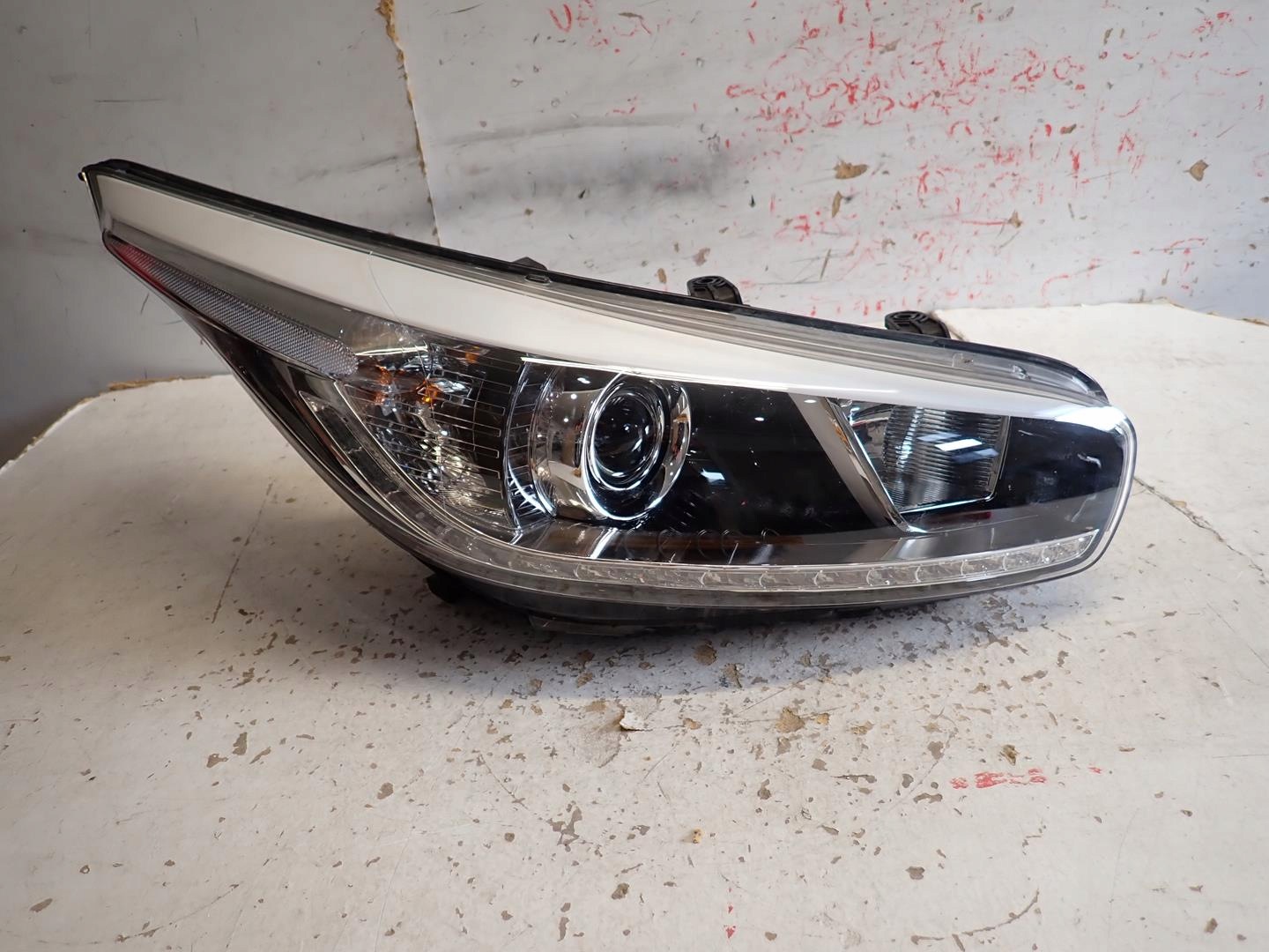 light front front right KIA CEED II 2012-2018 XENON 92102-A2260