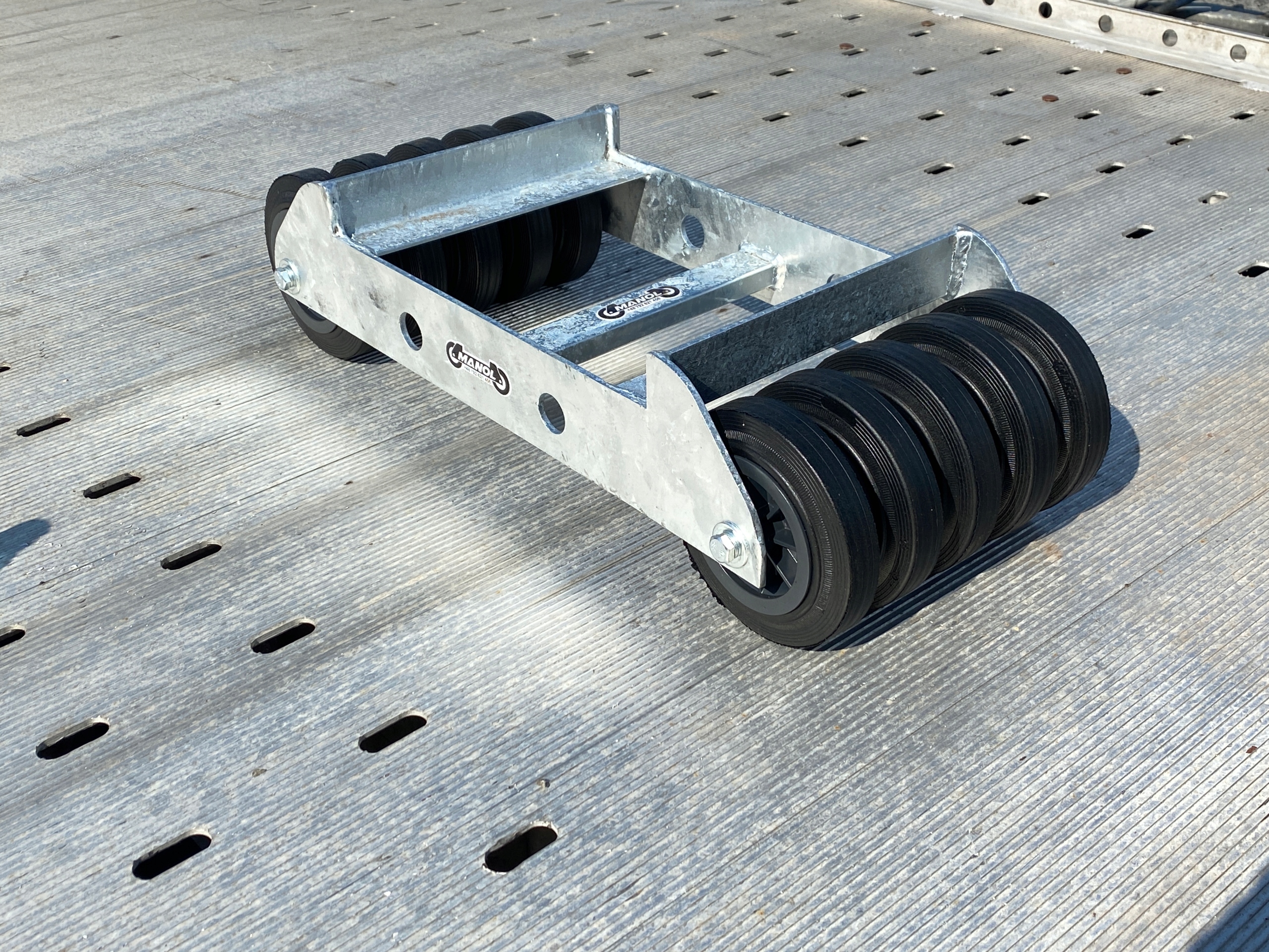 Roadside Assistance Raid Roller Tow Truck Tow Truck Under Sill