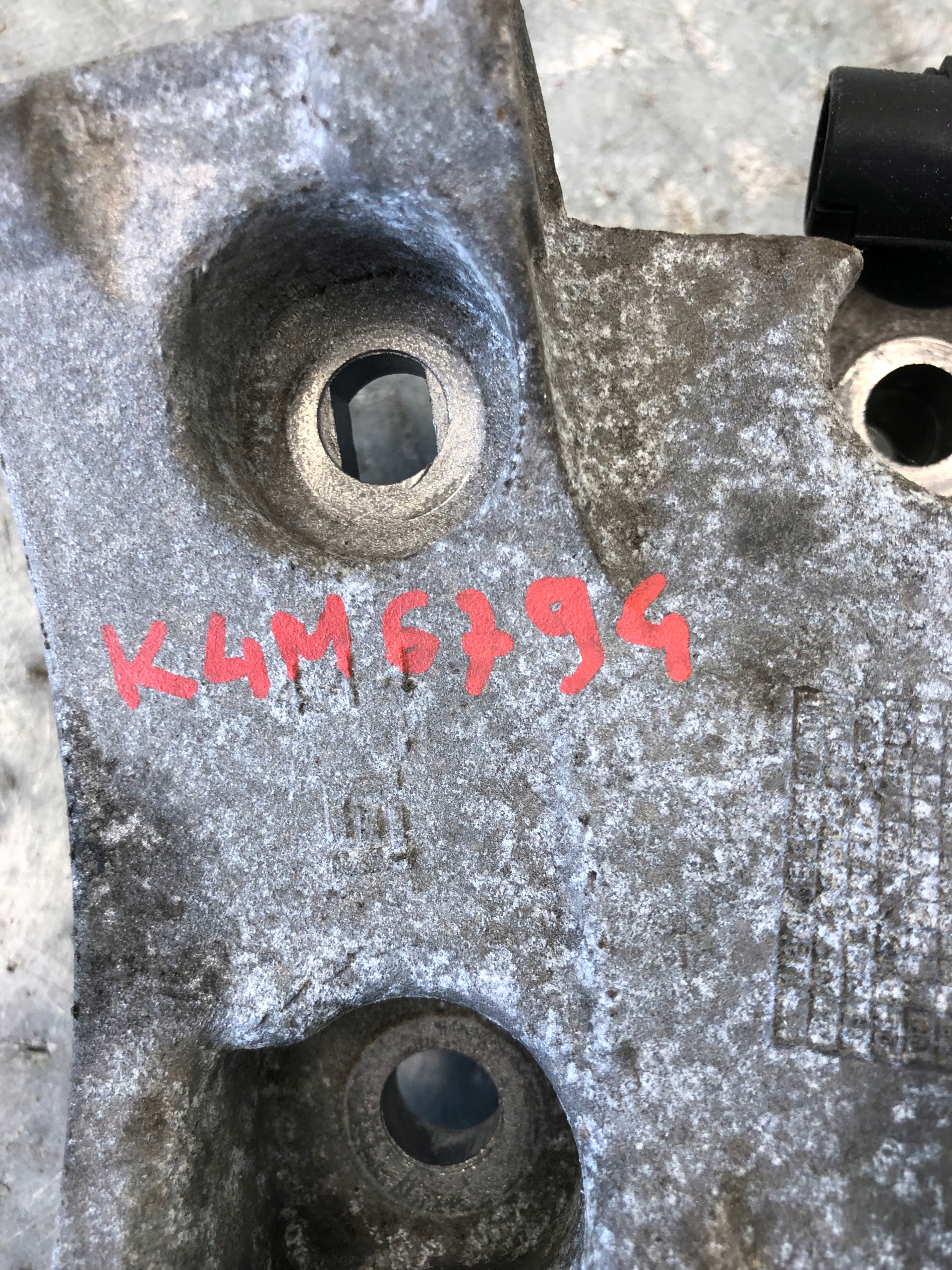 support holder alternator K4M6794 RENAULT MODUS 8200365097