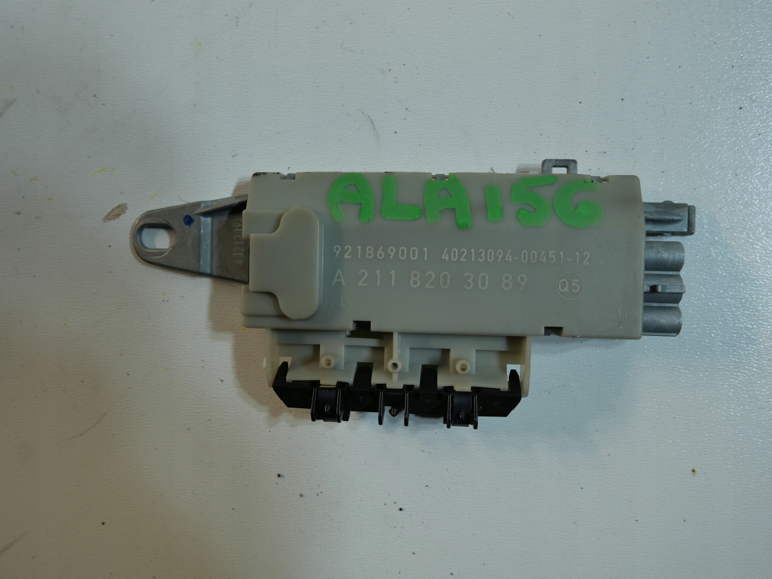 MERCEDES W211 module aerial amplifier A2118203089