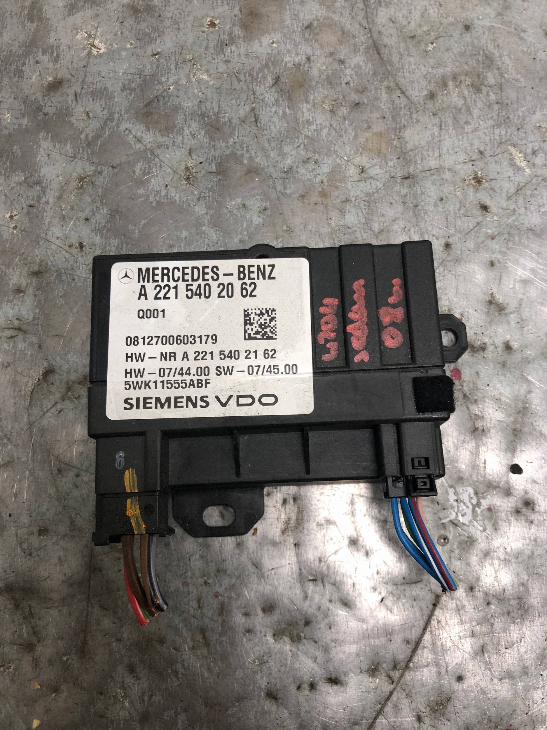 module unité de commande électronique uce pompe carburant MERCEDES W204 berline A2215402062