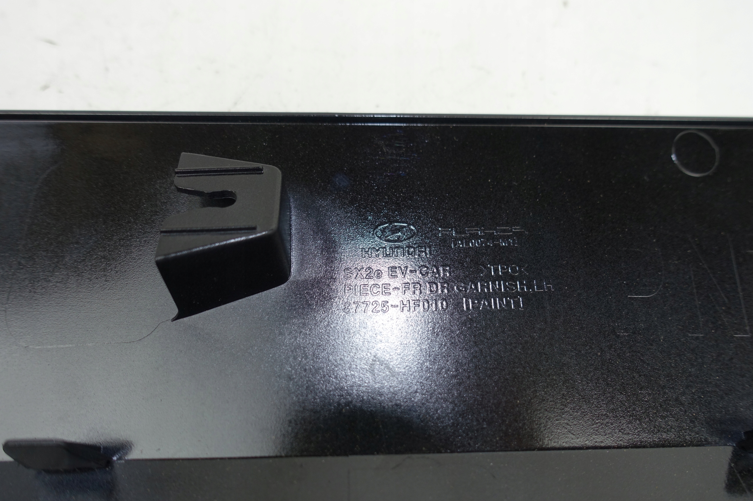 moulding door left front HYUNDAI KONA ELEKTRYK 22