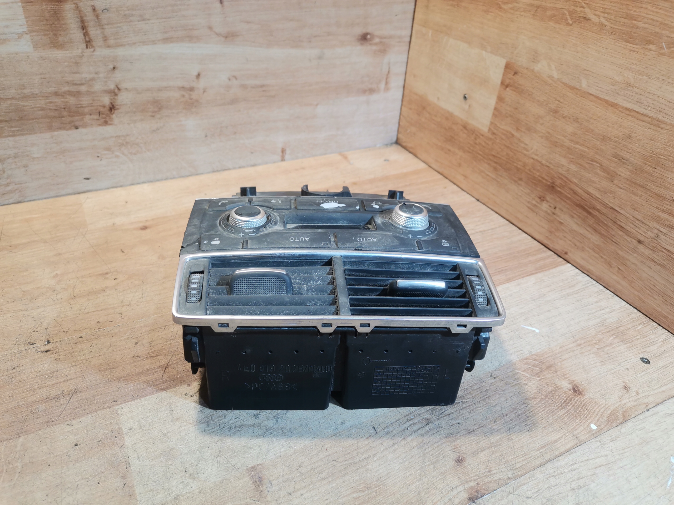 Unite commande clima Bouches buses AUDI A8 D3 02-05 4E0819203B