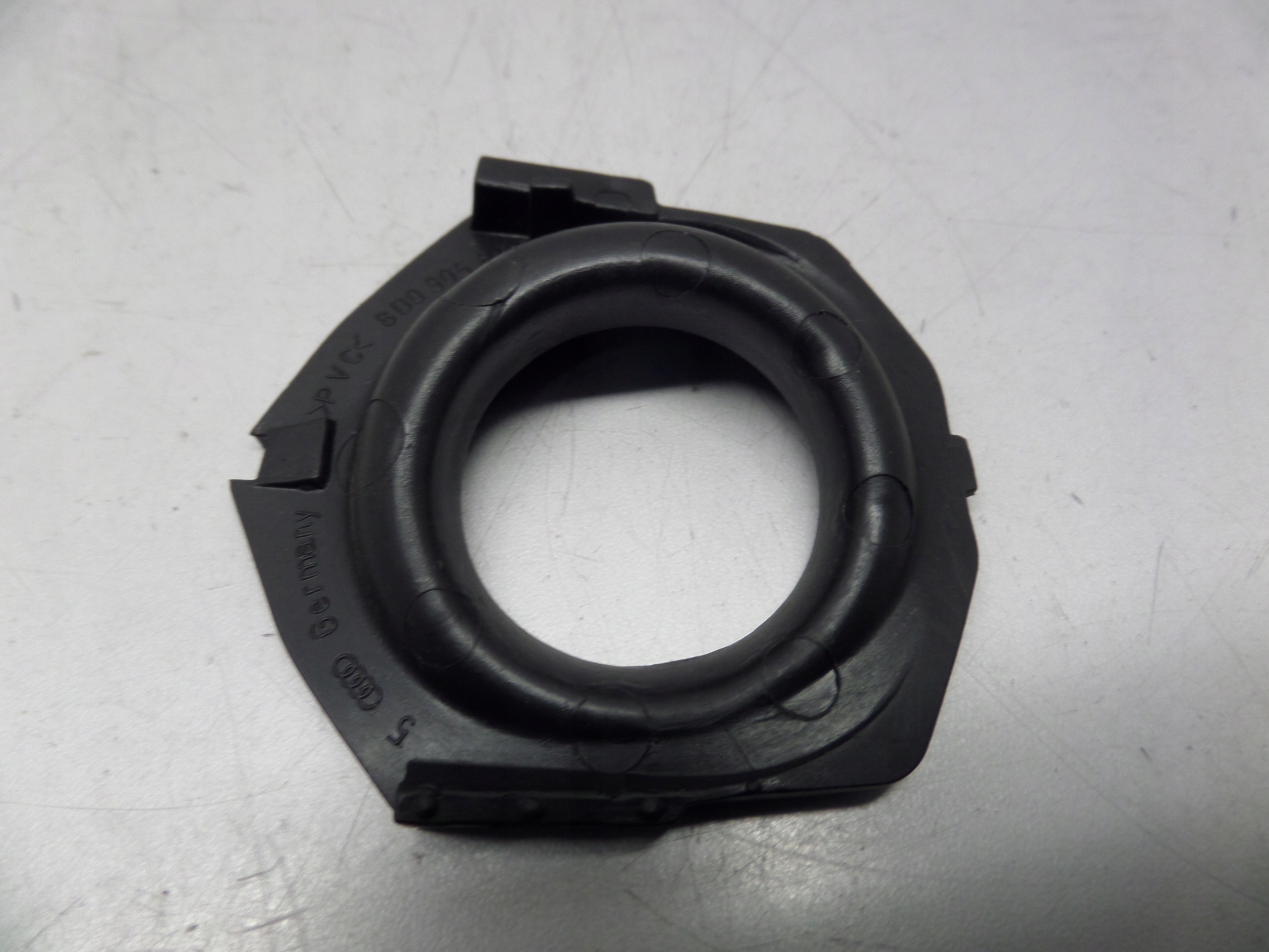 OSŁONA ZAŚLEPKA STACYJKI VW PASSAT B5 GOLF IV FABIA I 8D0905869 Numer katalogowy części OSŁONA ZAŚLEPKA STACYJKI VW PASSAT B5 GOLF IV FABIA I 8D0905869