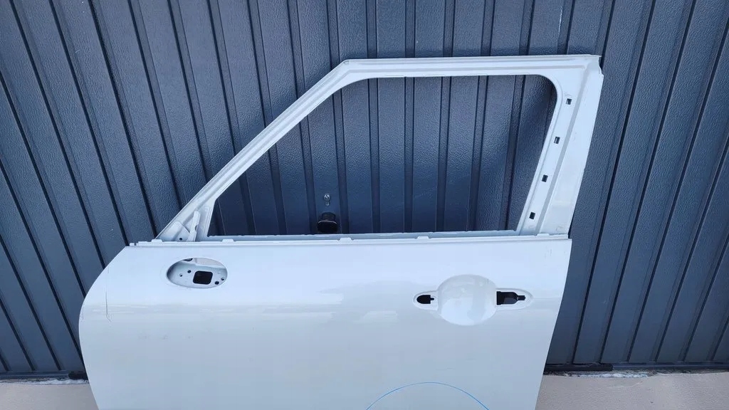 MINI CLUBMAN F54 дверь передняя левая