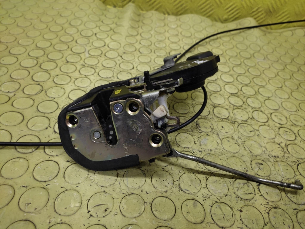TOYOTA RAV4 II lock door left rear part