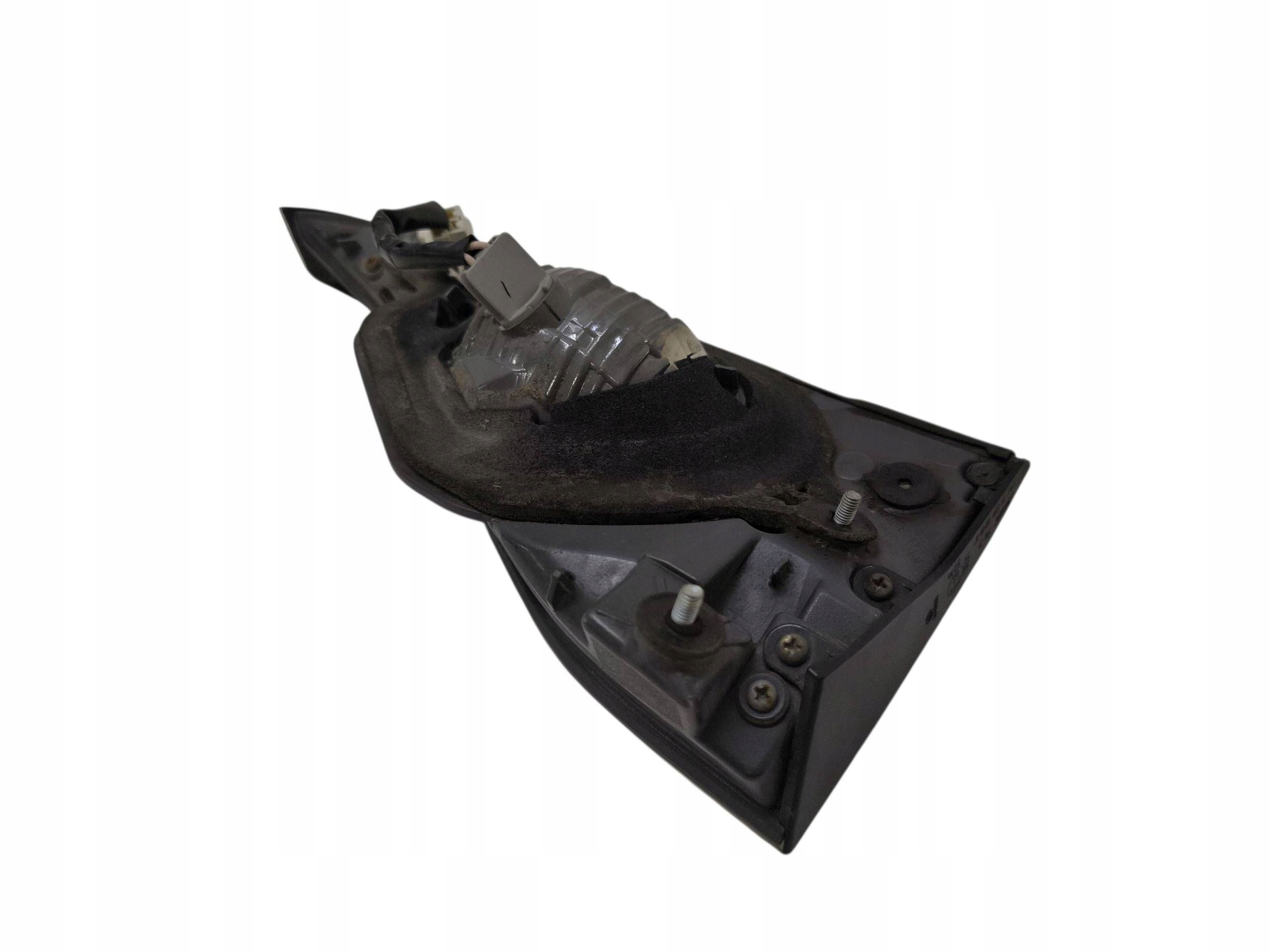 2011 lexus CT 200H фонарь в багажнике E1313037