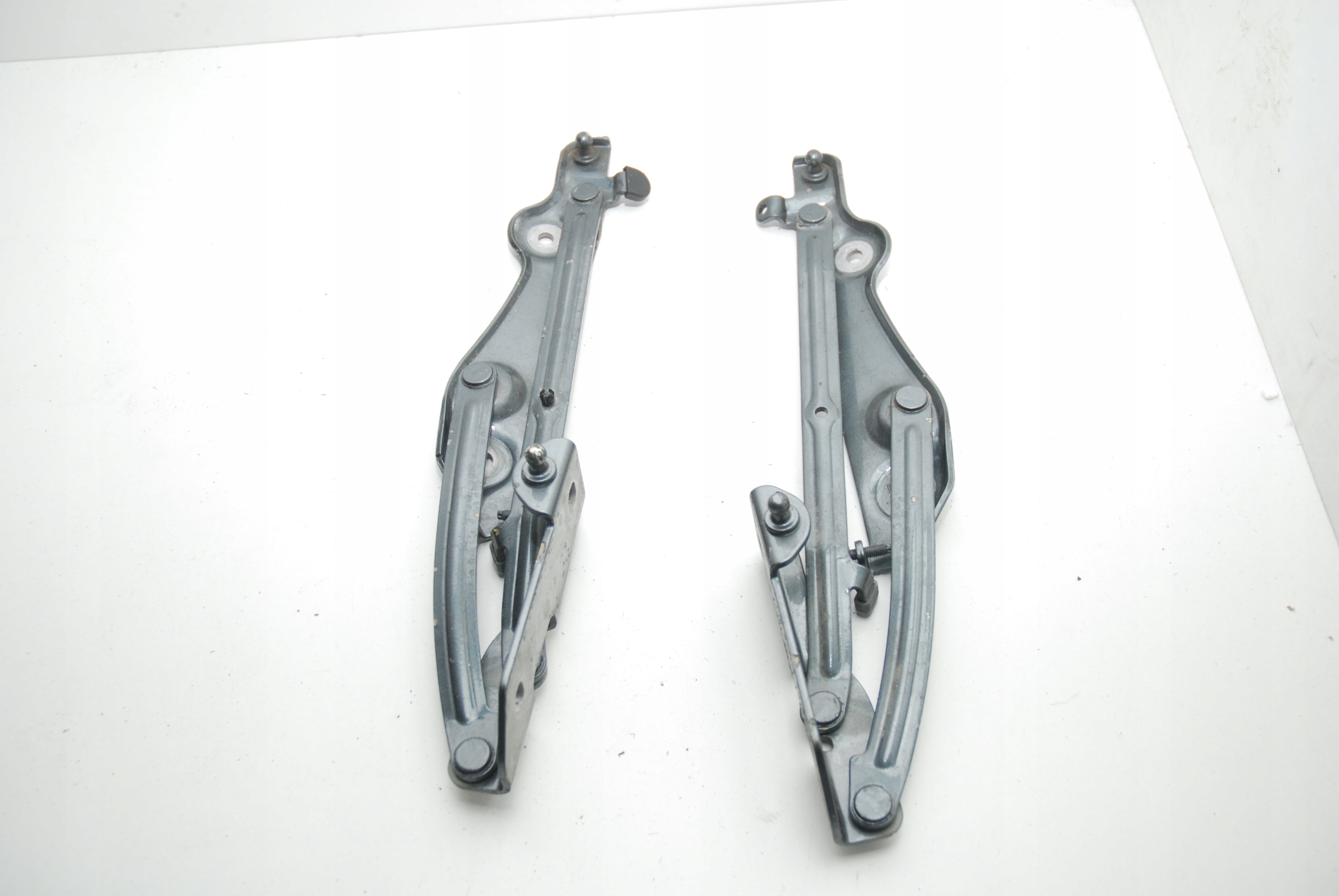 8S0827299A - AUDI TT КАБРІОЛЕТ ЗАСЛІНКИ ШАРНІР 8S7827300A 8S7827299A