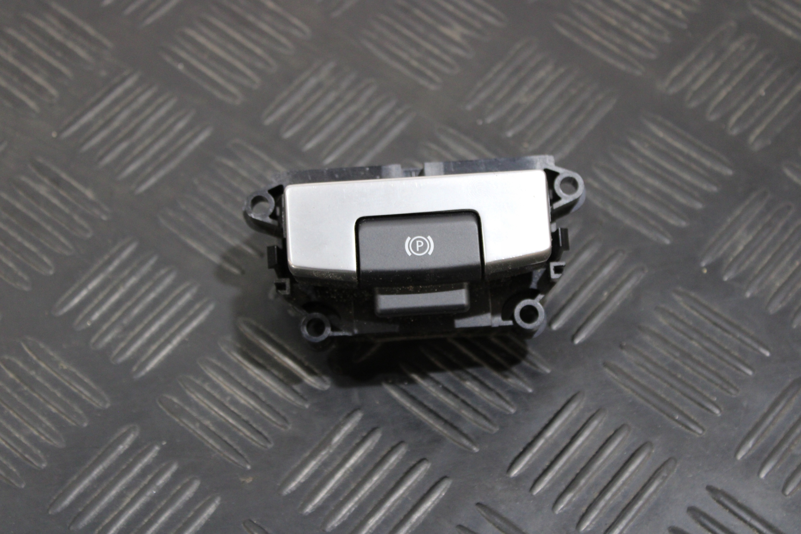 button electric brake HPLA-2B623-AA LAND ROVER DISCOVERY V 5 L462