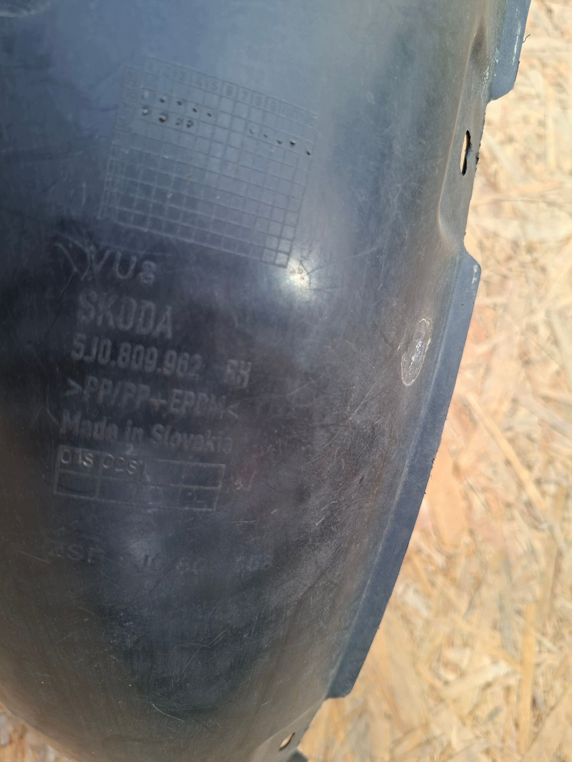 mudguard front front right SKODA FABIA II 5J0809962