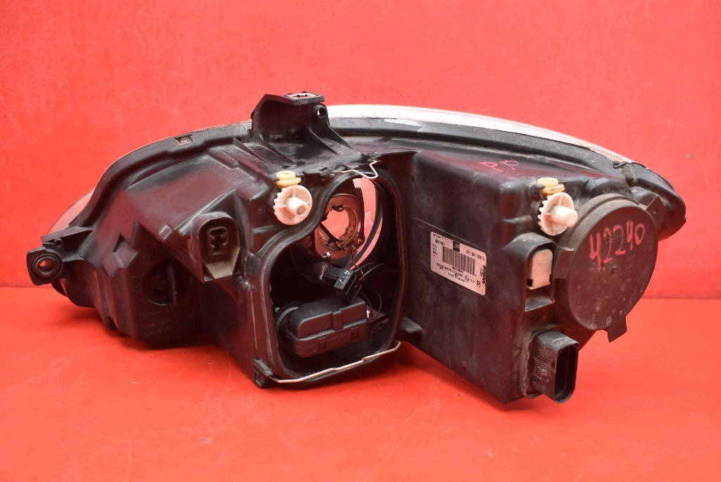 REFLEKTOR right light front EU 5P1941006D SEAT TOLEDO 3 III 04-10