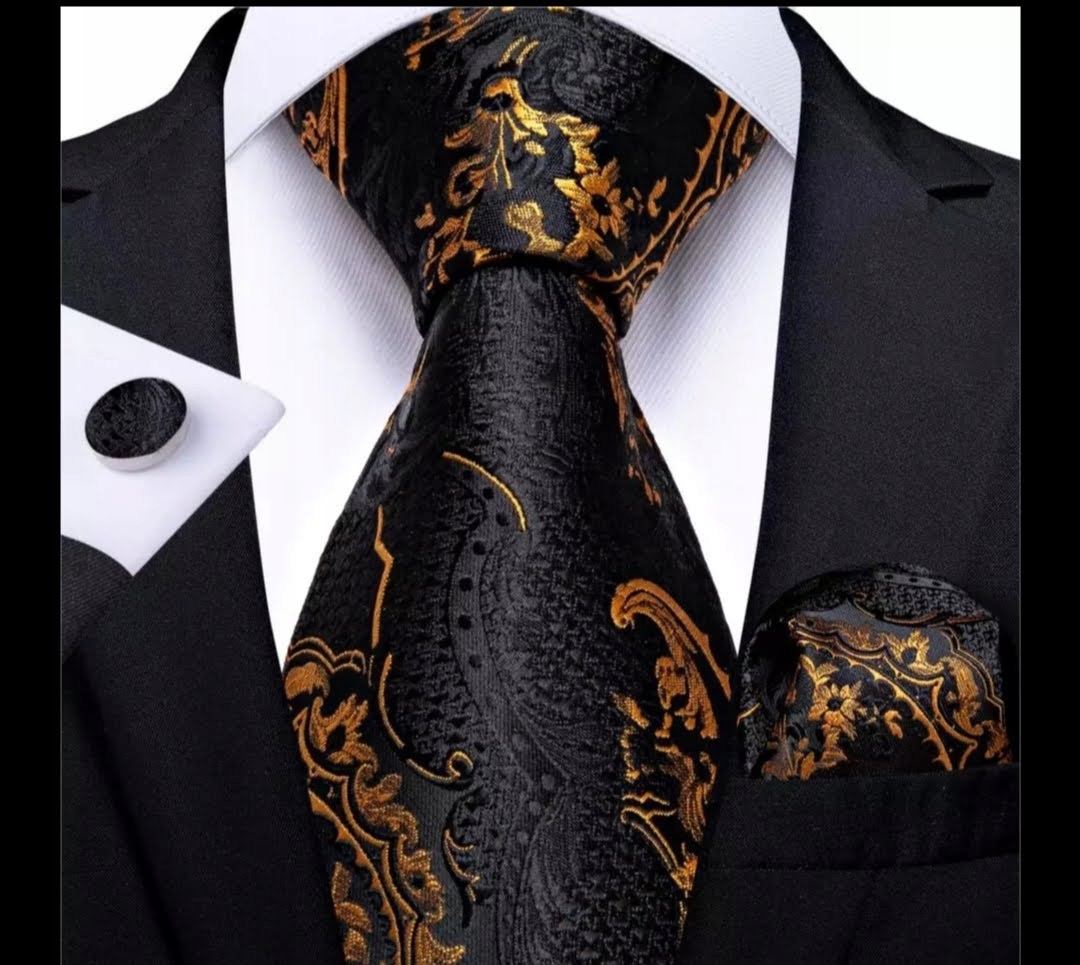 

Zestaw Jedwabny Krawat + Poszetka + Spinki