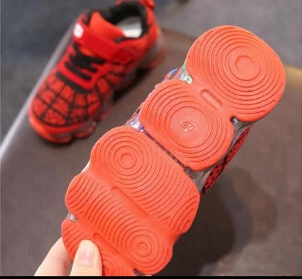 Świecące buty LED r. 30 dziecięce spiderman Kolor czerwony