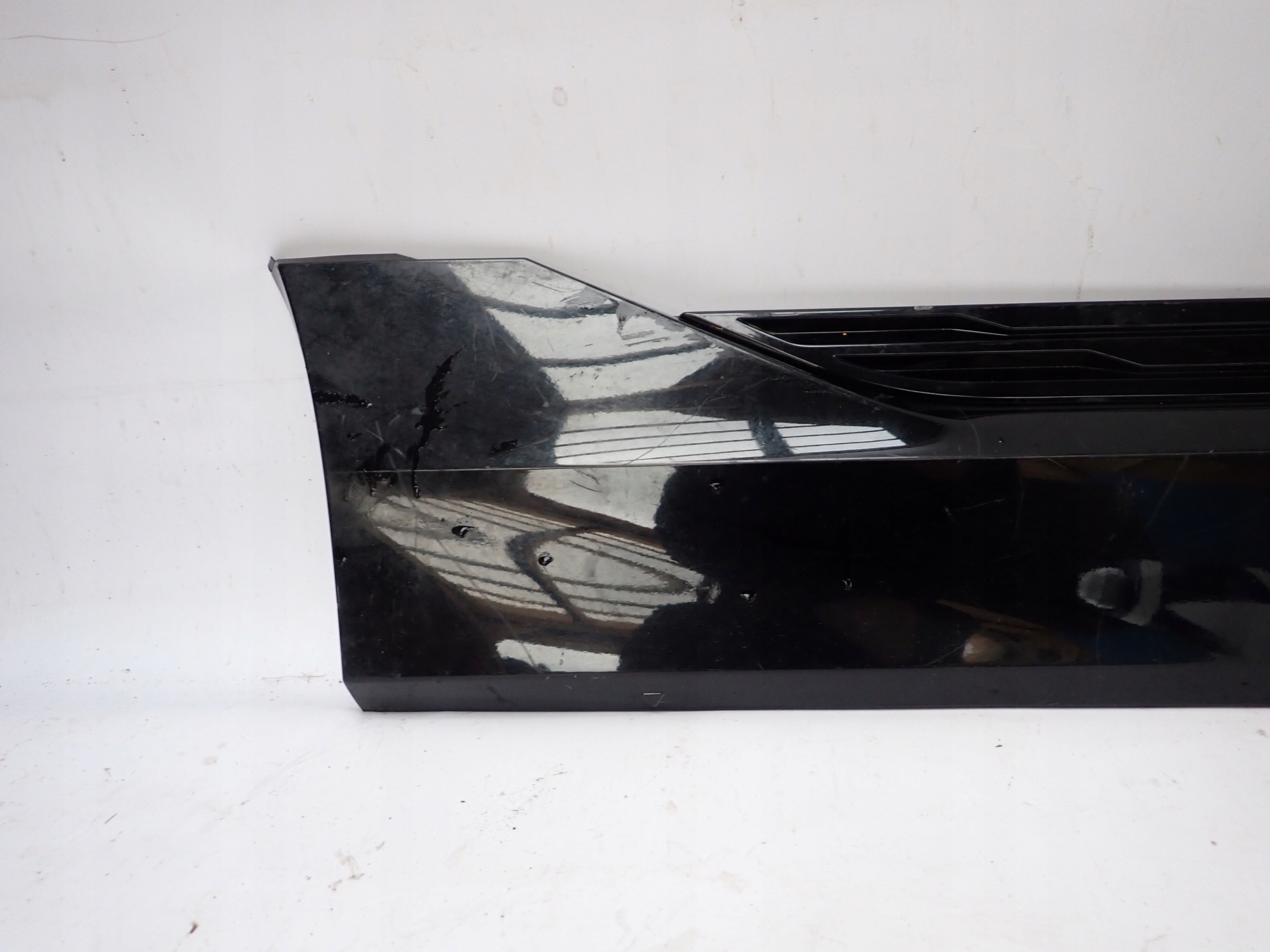 moulding for door right rear part rear AUDI E-TRON 4KE853060A
