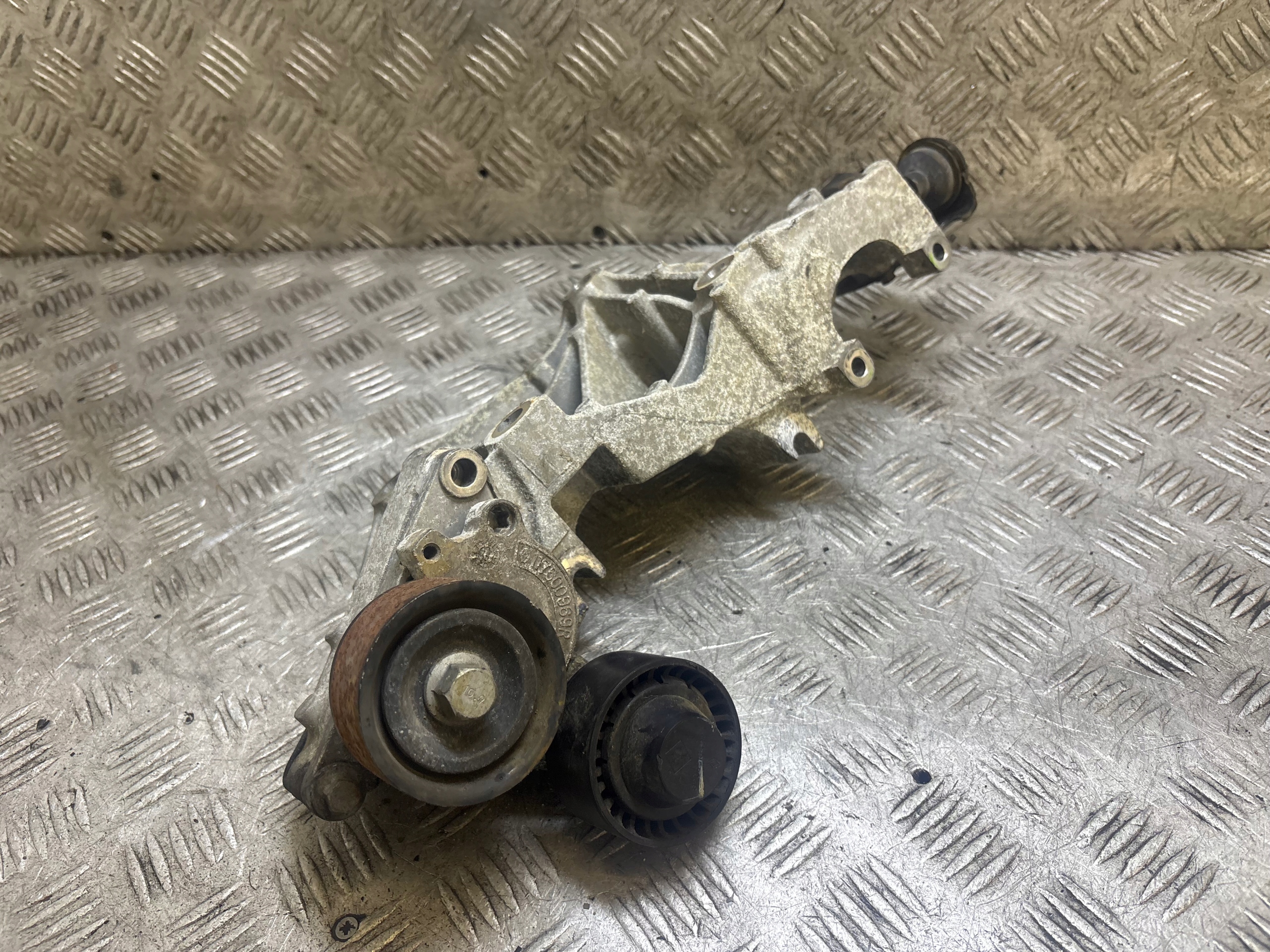 supporto staffa alternatore RENAULT KOLEOS 2 117103703R