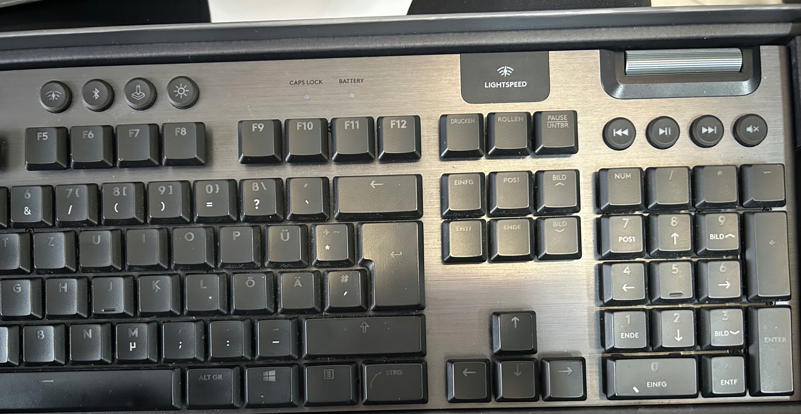 Klawiatura mechaniczna Logitech G915 TKL czarna QWERTZ DEU Kolor czarny