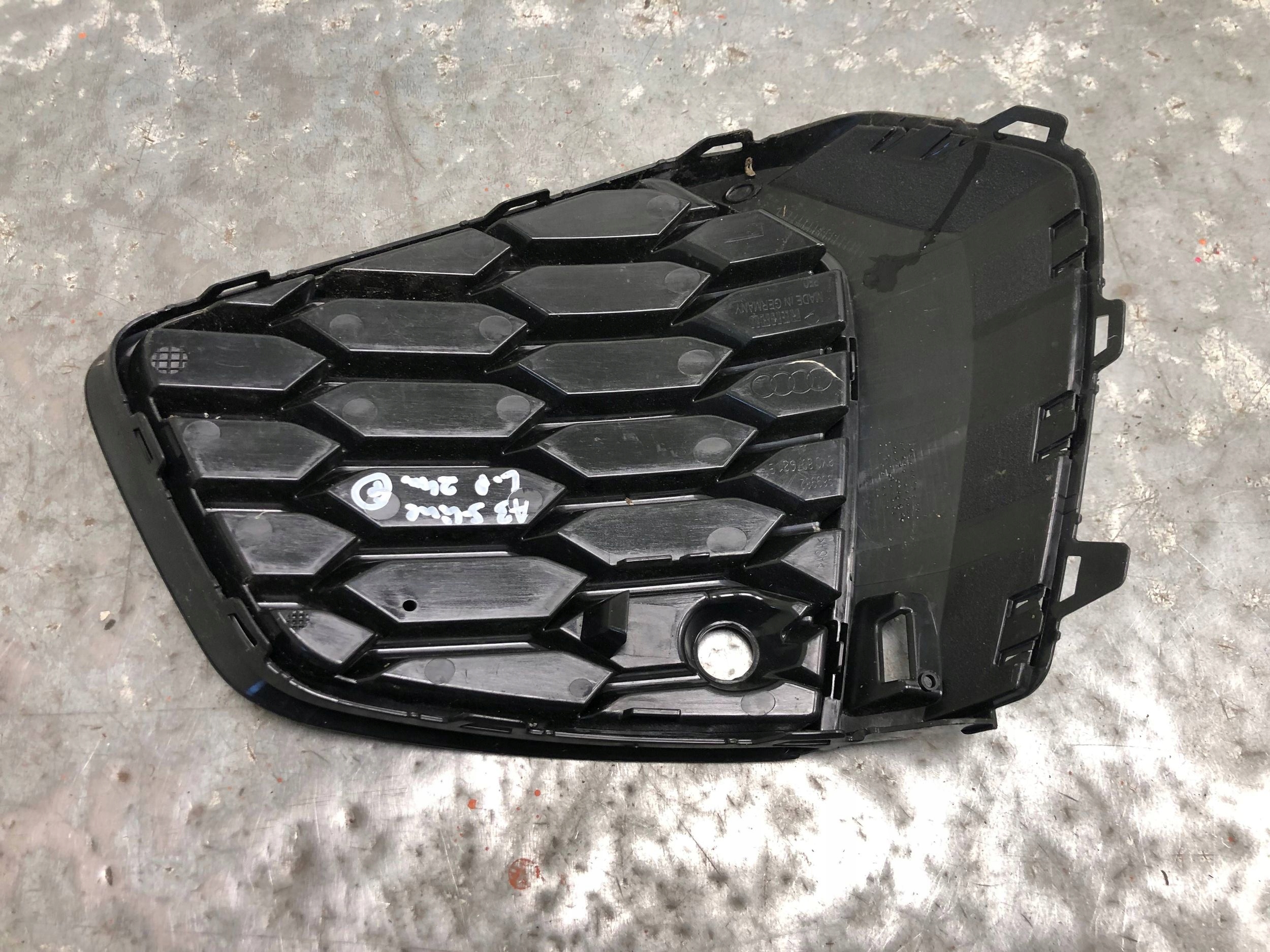 grid of a bumper left front AUDI A3 8Y S-LINE 8Y0807681B