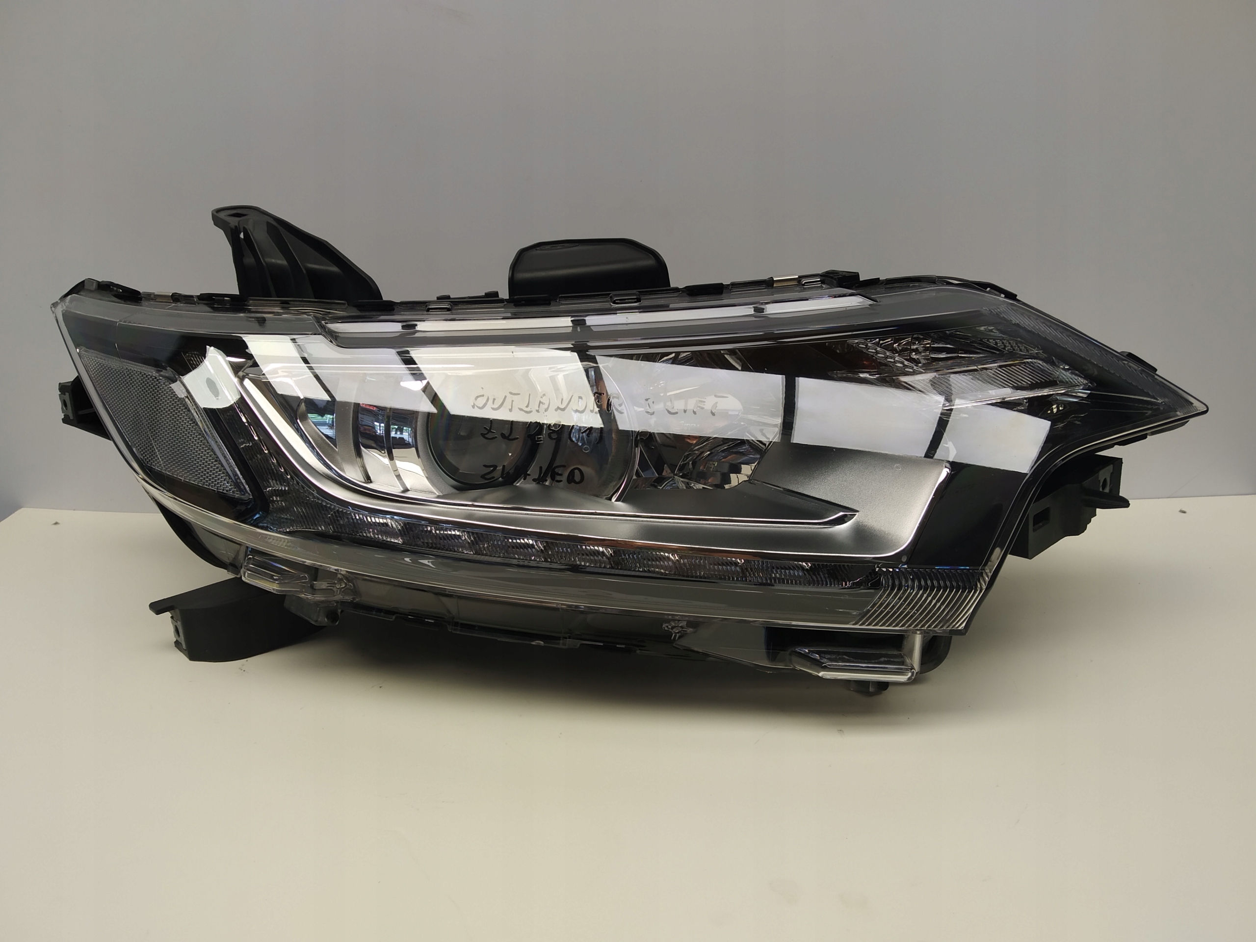 Mitsubishi Outlander III 3 lift reflektor light LED right OM 8301C8-54