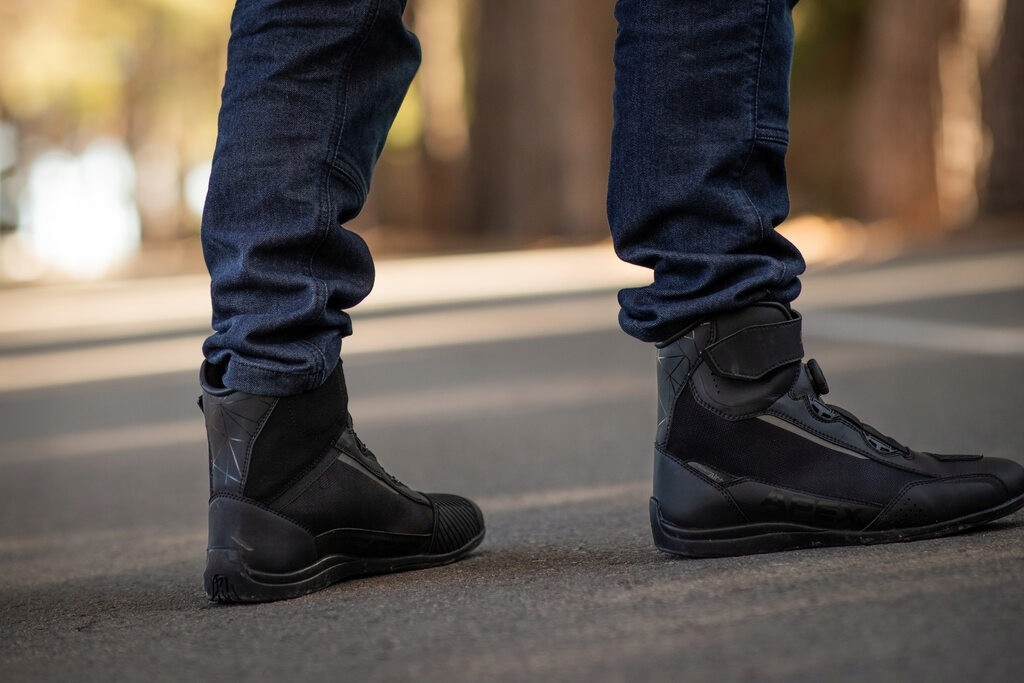 Krótkie buty motocyklowe Seca APEX Pro czarne 45 Model APEX PRO