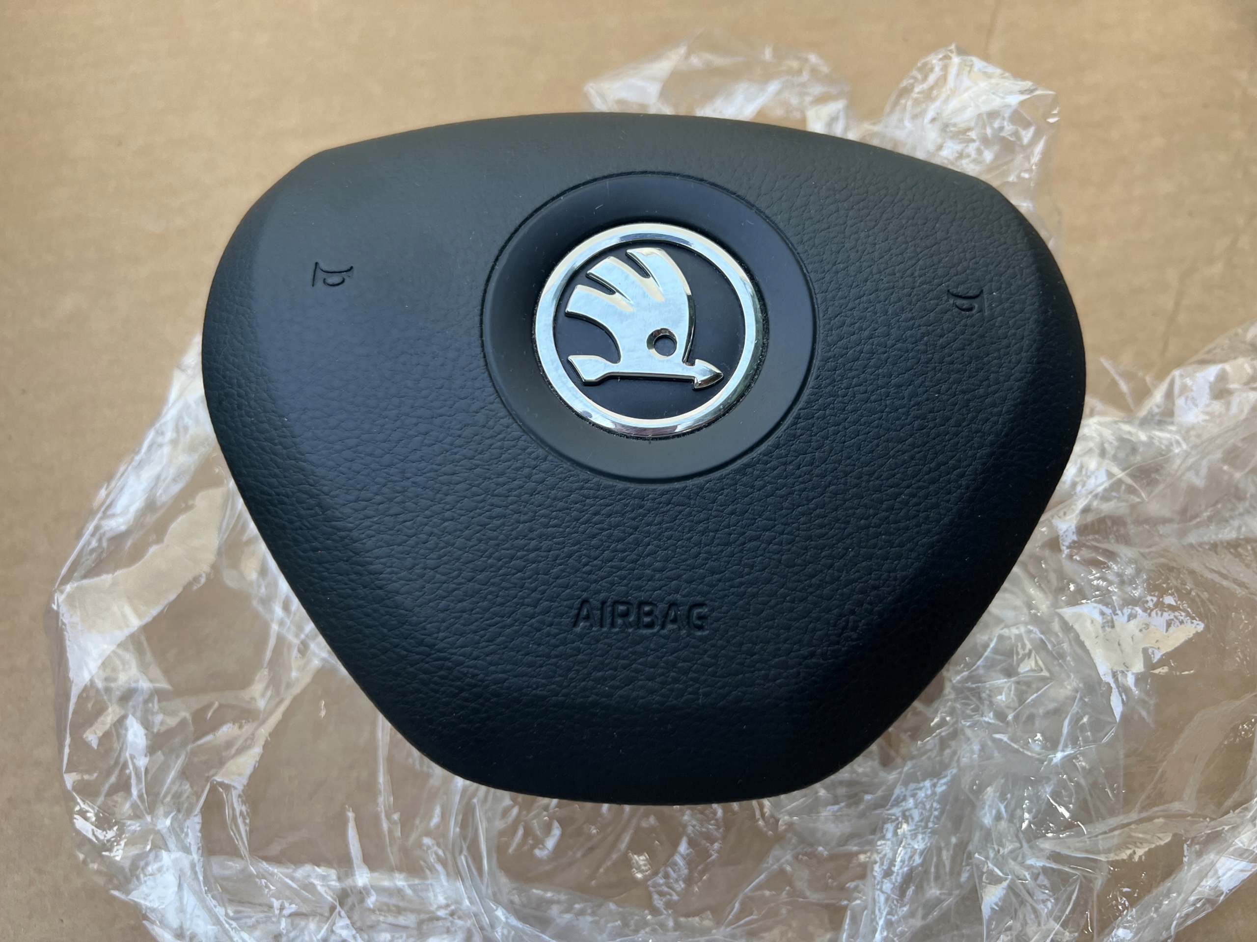 SKODA oe 6V0880201A