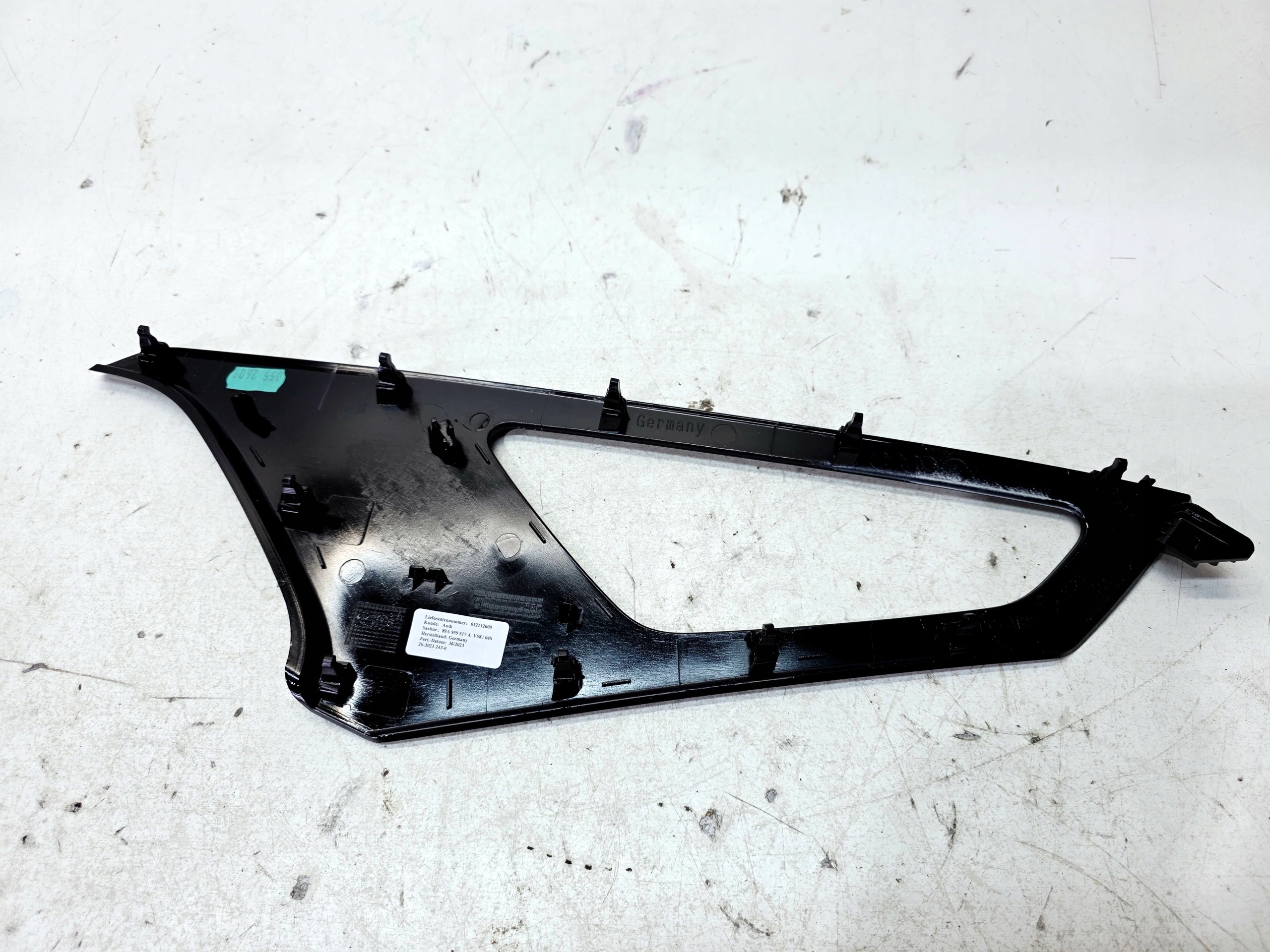 moulding DEKOR door left front AUDI Q4 E-TRON 89A959517A V58