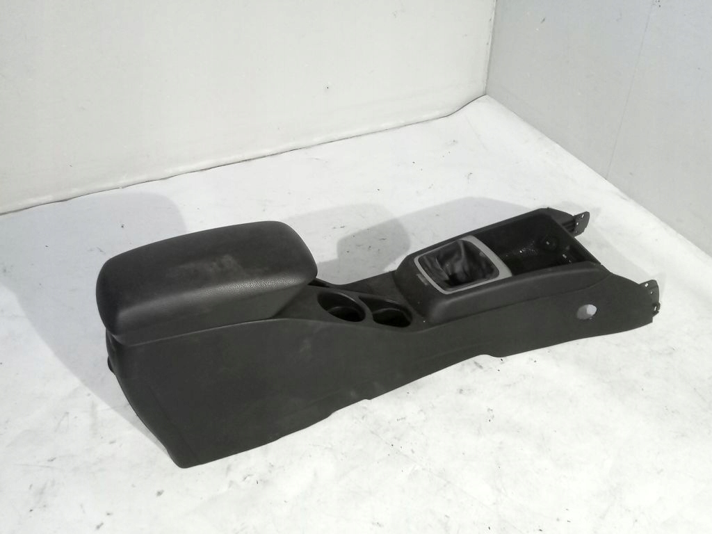 Kia Ceed and armrest tunel