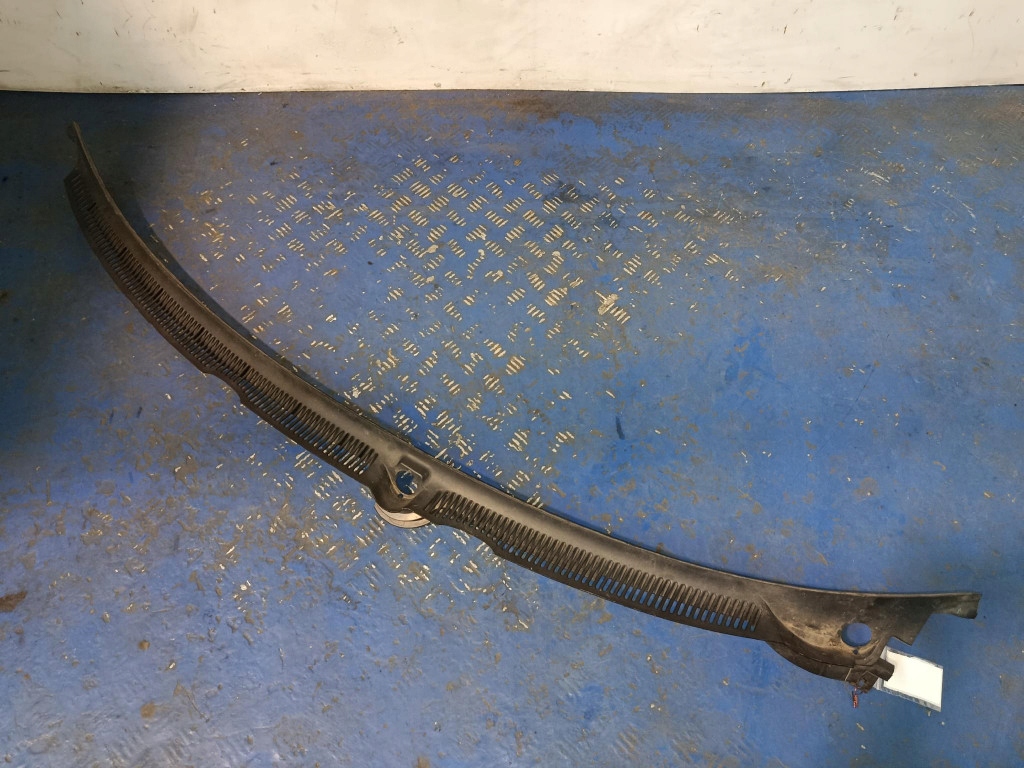 AUDI A4 B7 PODSZYBIE PLASTIKOWE 8E1819403A