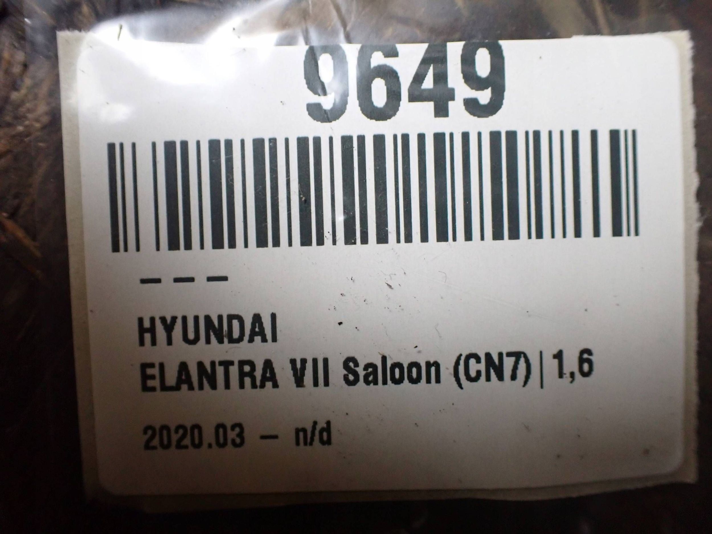 боковое Hyundai ELANTRA VII 84765AA000 левый