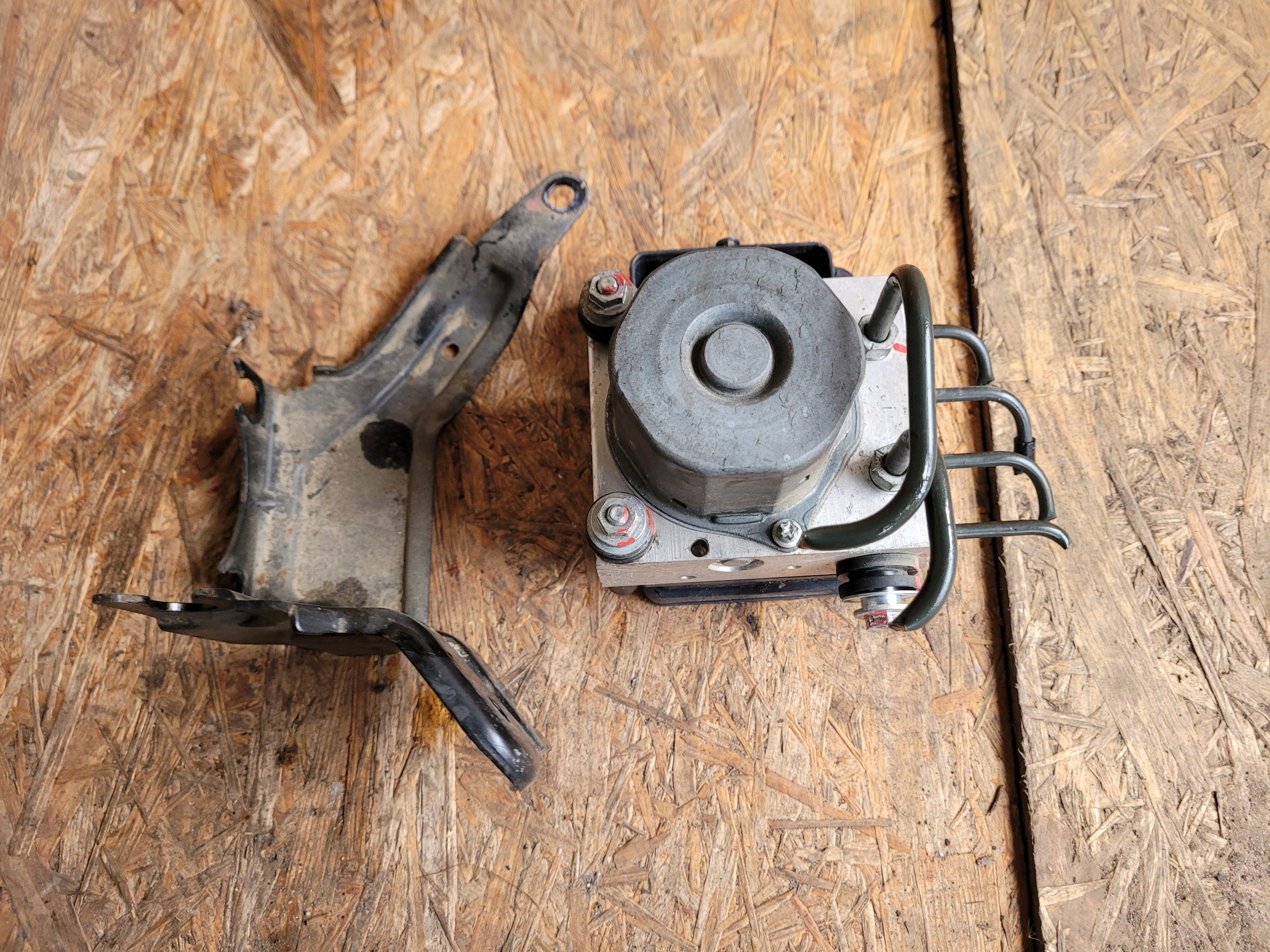 pump ABS brake 56110-60PA0 SUZUKI SWIFT MK7 MK-7