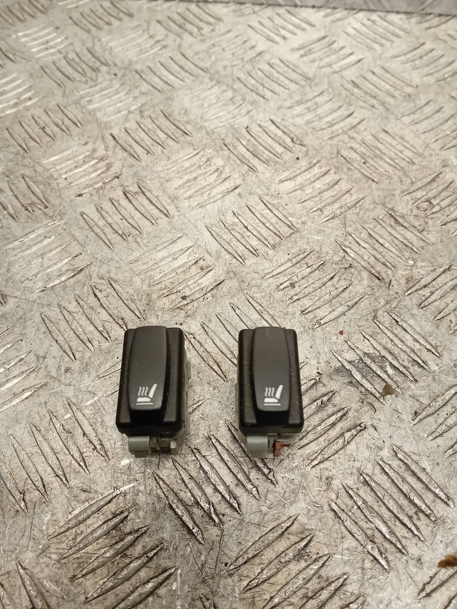 MEGANE II WŁĄCZNIK PODGRZEWANIA FOTELA