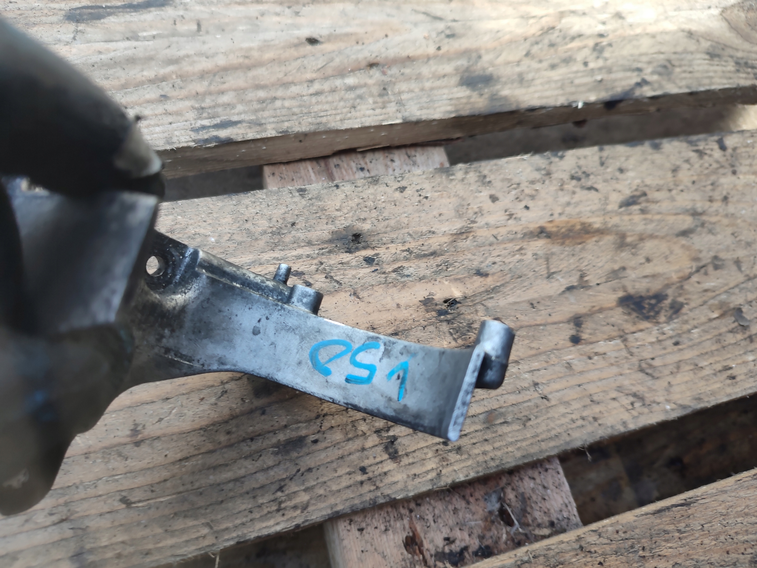 Support Demi axe volvo S40 II 1.6