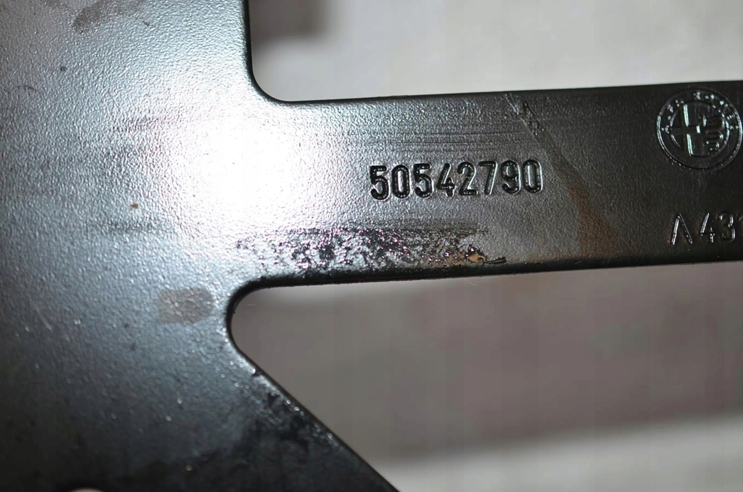 Alfa Romeo Giulia 2021 Support plaque komputera