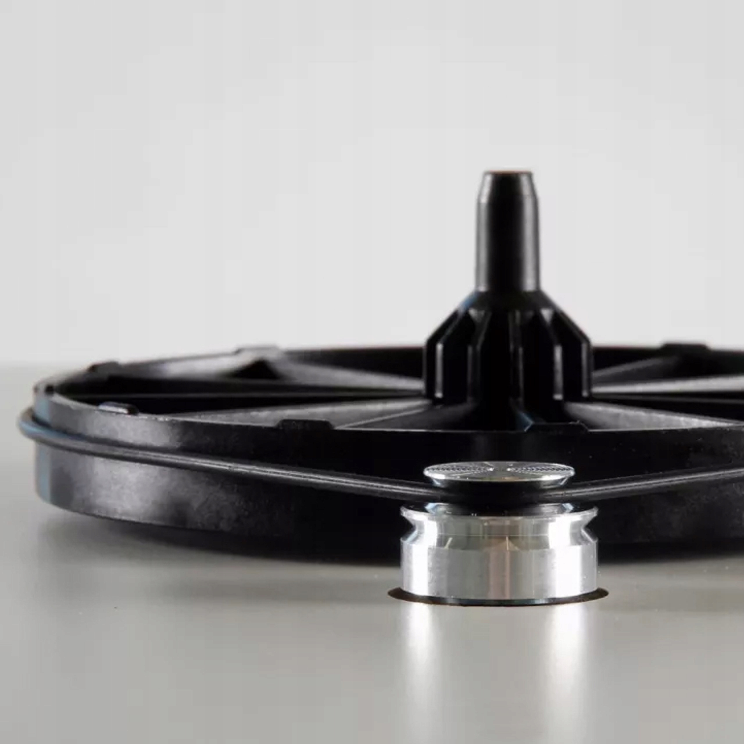 REGA PLANAR 1 GRAMOFON PLUG AND PLAY Z WKŁADKĄ MM REGA CARBON BIAŁY Prędkość obrotowa (obr./min) 33 1/3 45