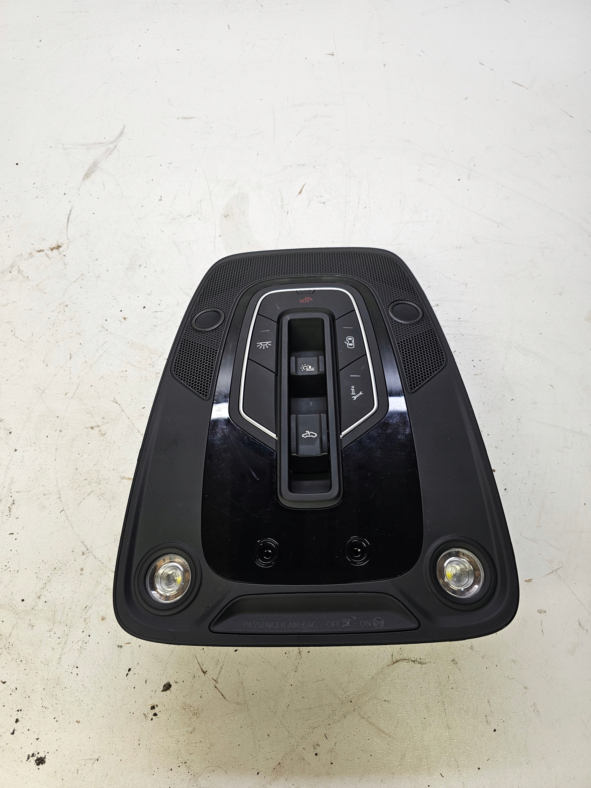 light OSWIETLENIE cabs AUDI A6 C8 4K0947135H
