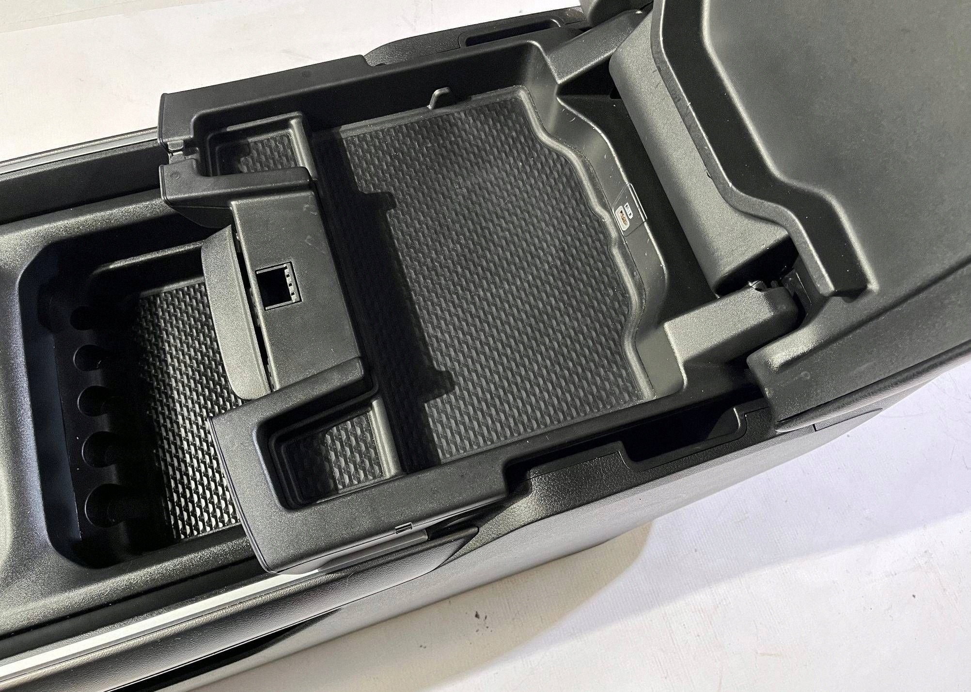 console central tunel central armrest Dodge RAM 1500 2019