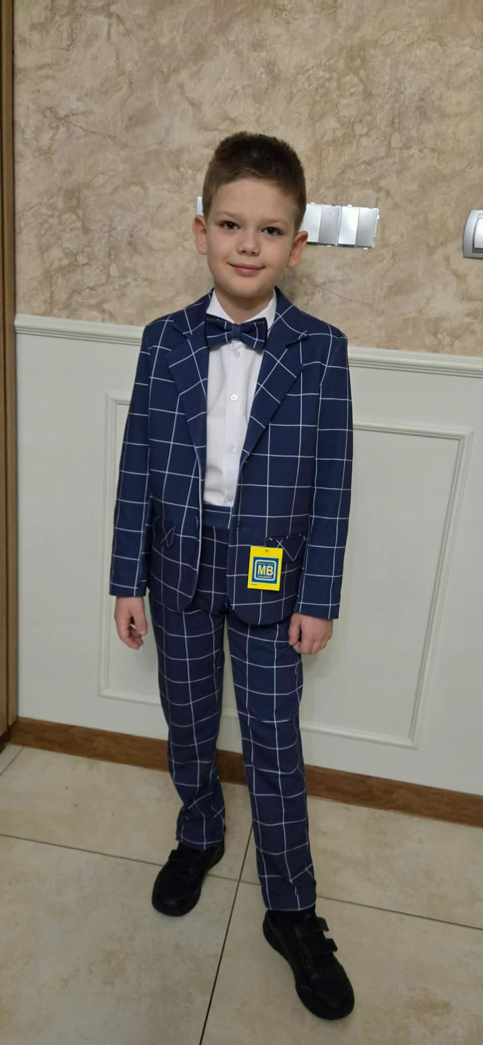 ELEGANKI GARNITUR CHŁOPIĘCY W MODNĄ KRATĘ – GRANATOWY