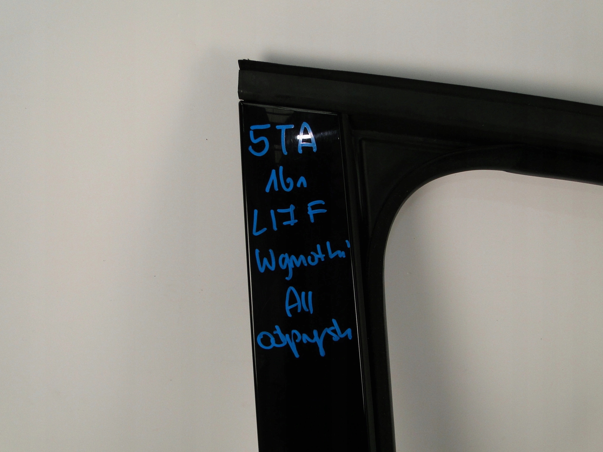 DRZWI 5TA VW TOURAN III 2016R. LI7F PRAWY PRZÓD WGNIOTKI, ODPRYSKI Kolor inny kolor