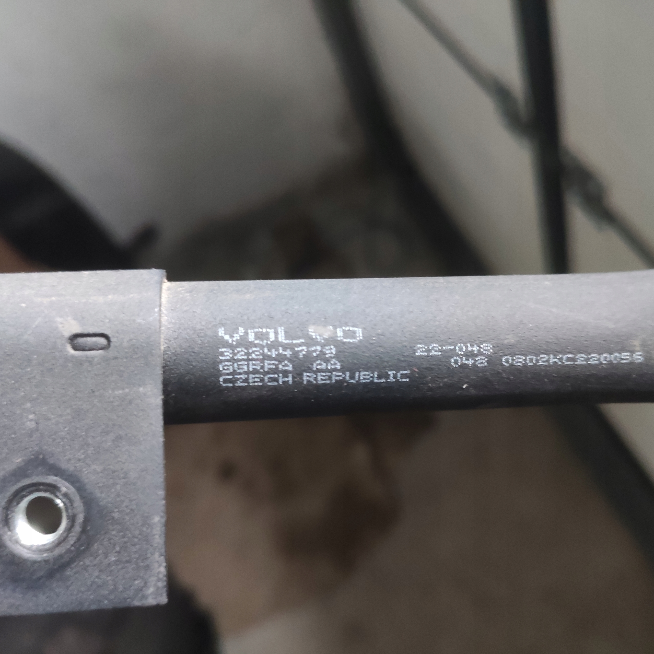 VOLVO XC60 II 2022 left console pillar of the front supports