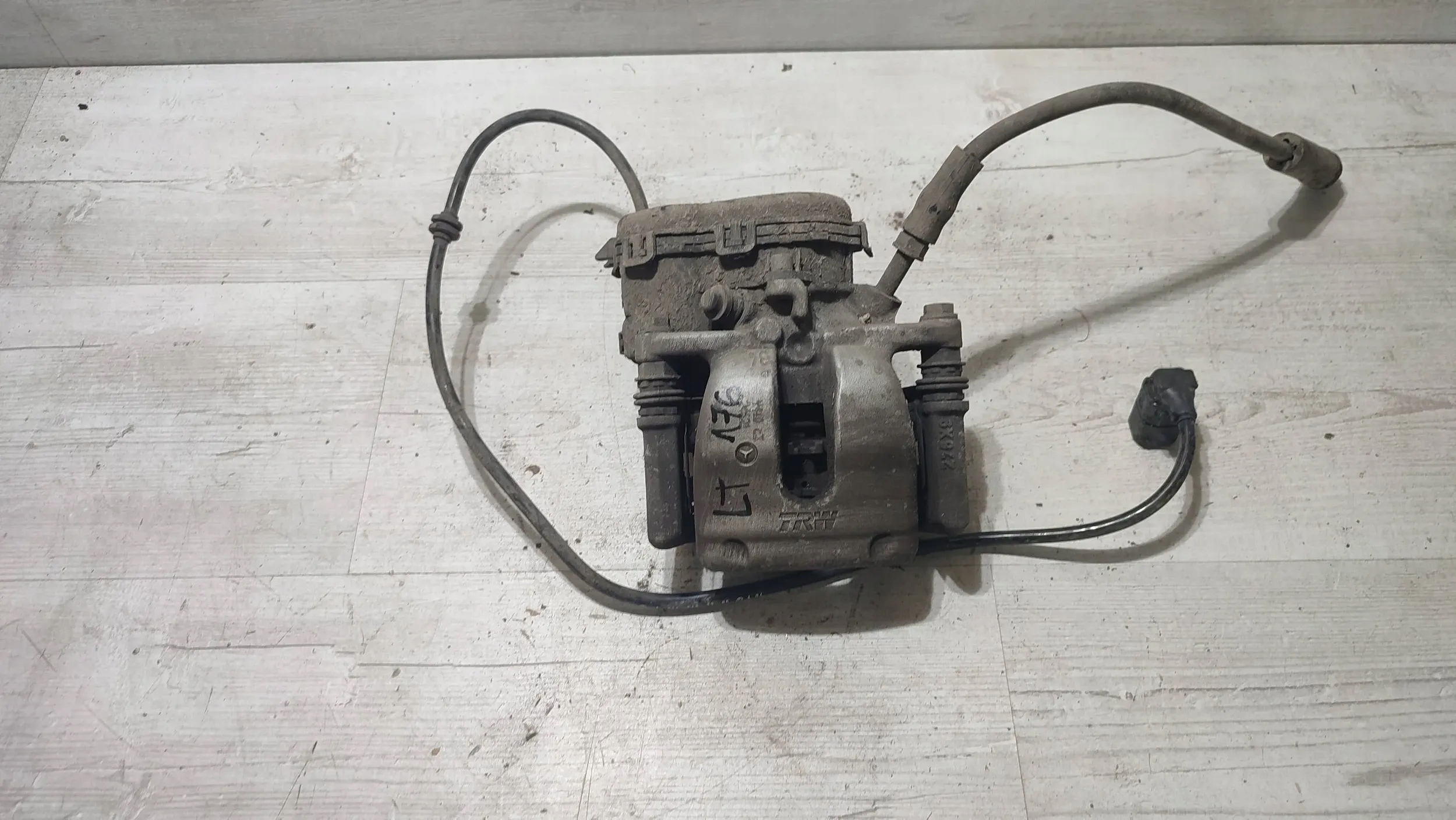 Mercedes-Benz A-classa W176 17r. 1.5cdi rear part side left caliper