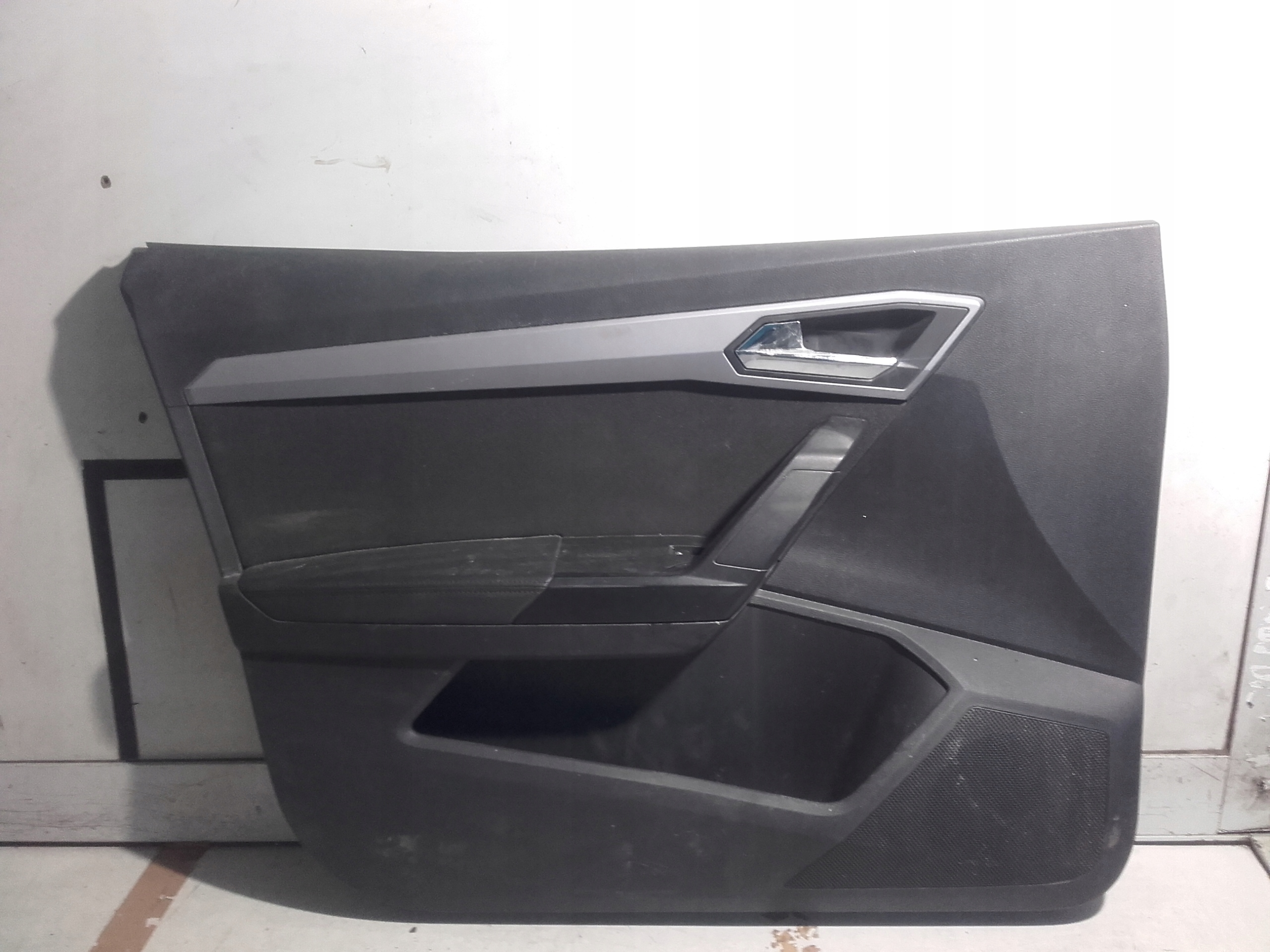 seat ARONA дверные карты передний левый