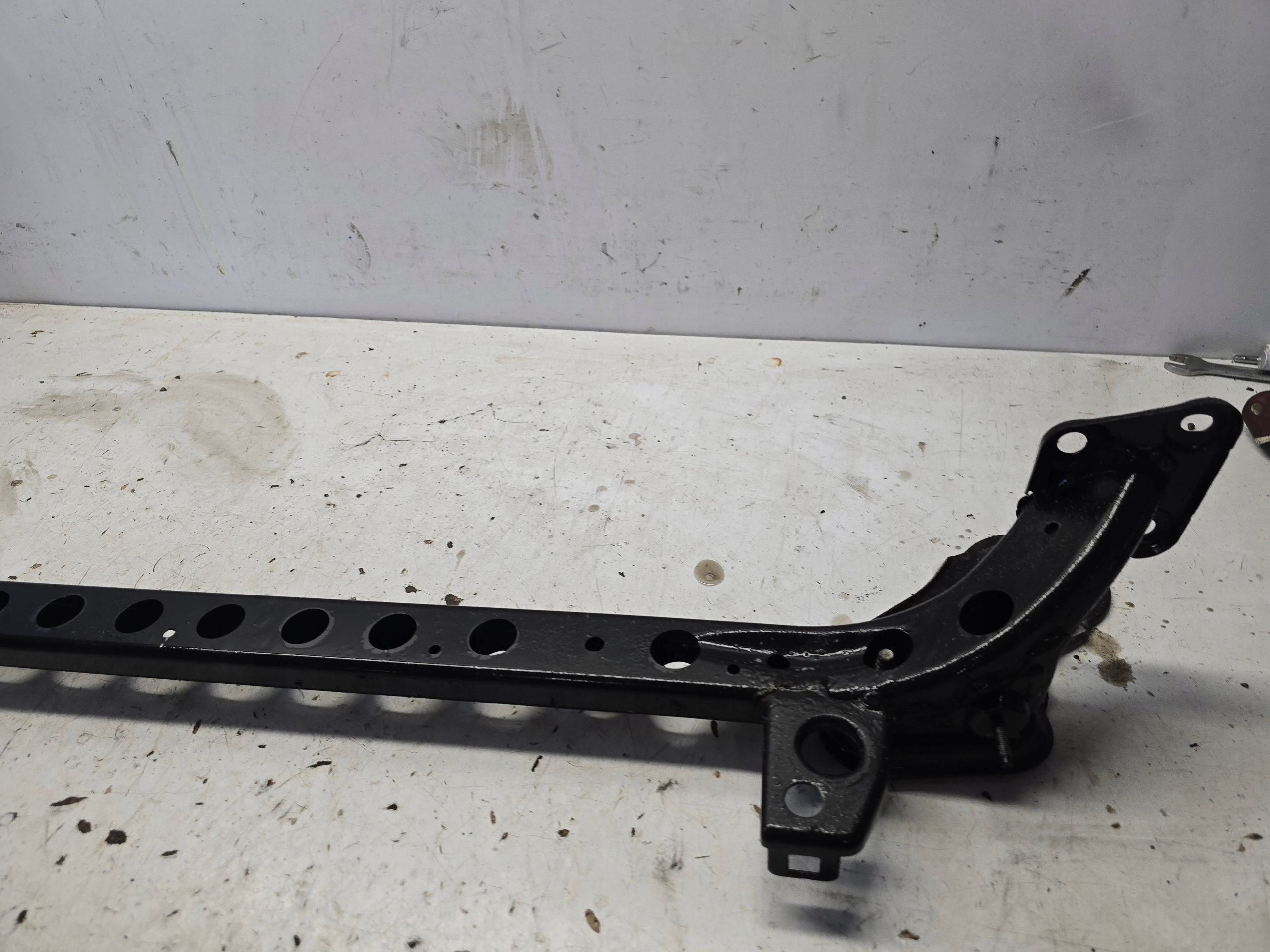 OPEL INSIGNIA B pillar sider lower front below radiator