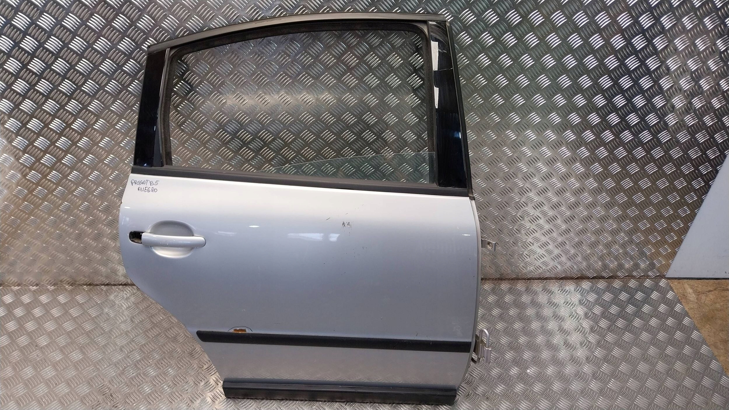 Portière Arrière Droit VW PASSAT B5 Berline 96