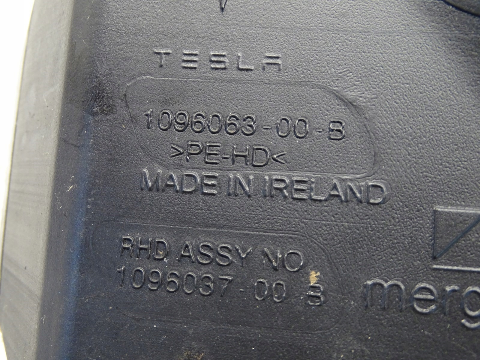 Behälter Behälter WYROWNACZWY TESLA MODEL 3 109606300B