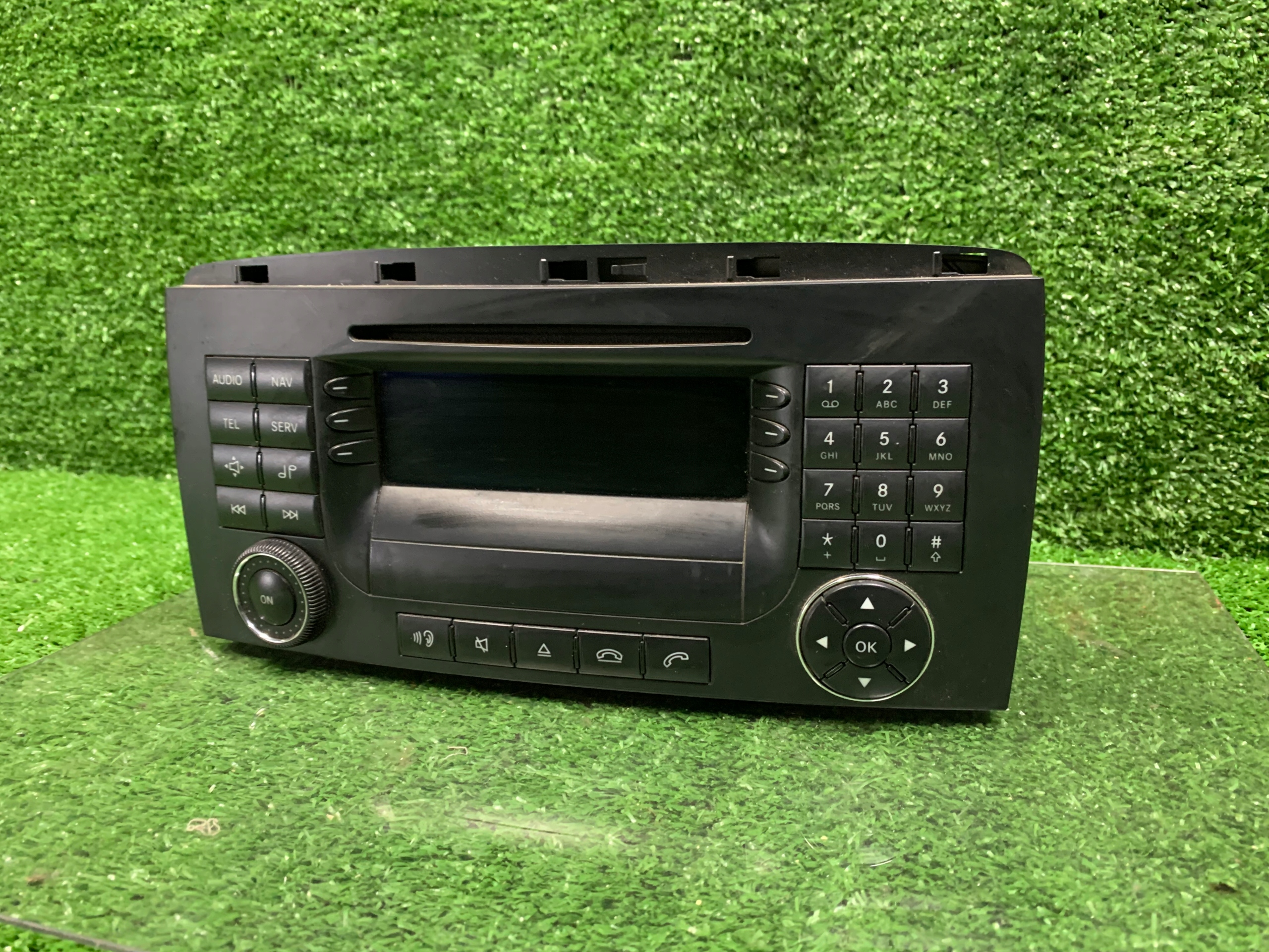 Mercedes-Benz E W211 Panel / radio CD/DVD/GPS A2518201079