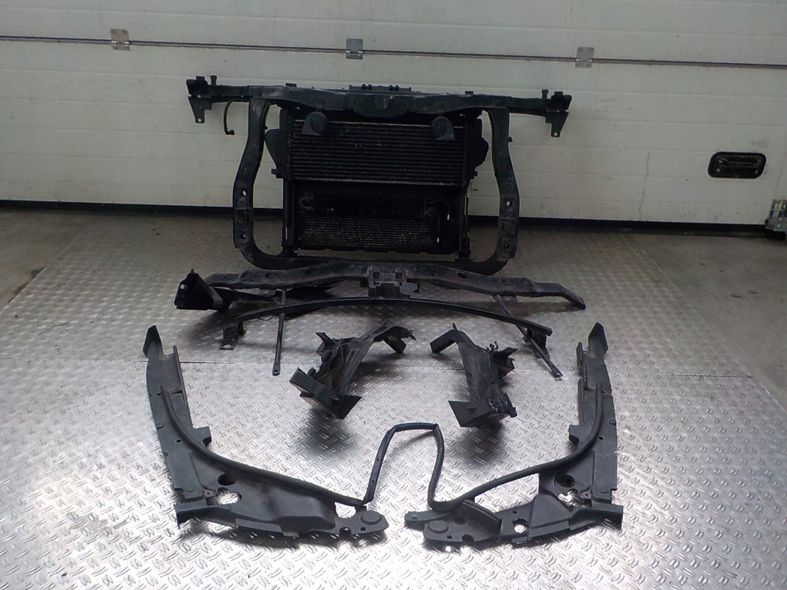 JEEP GRAND CHEROKEE WK2 PAS PRZÓD CHŁODNICA