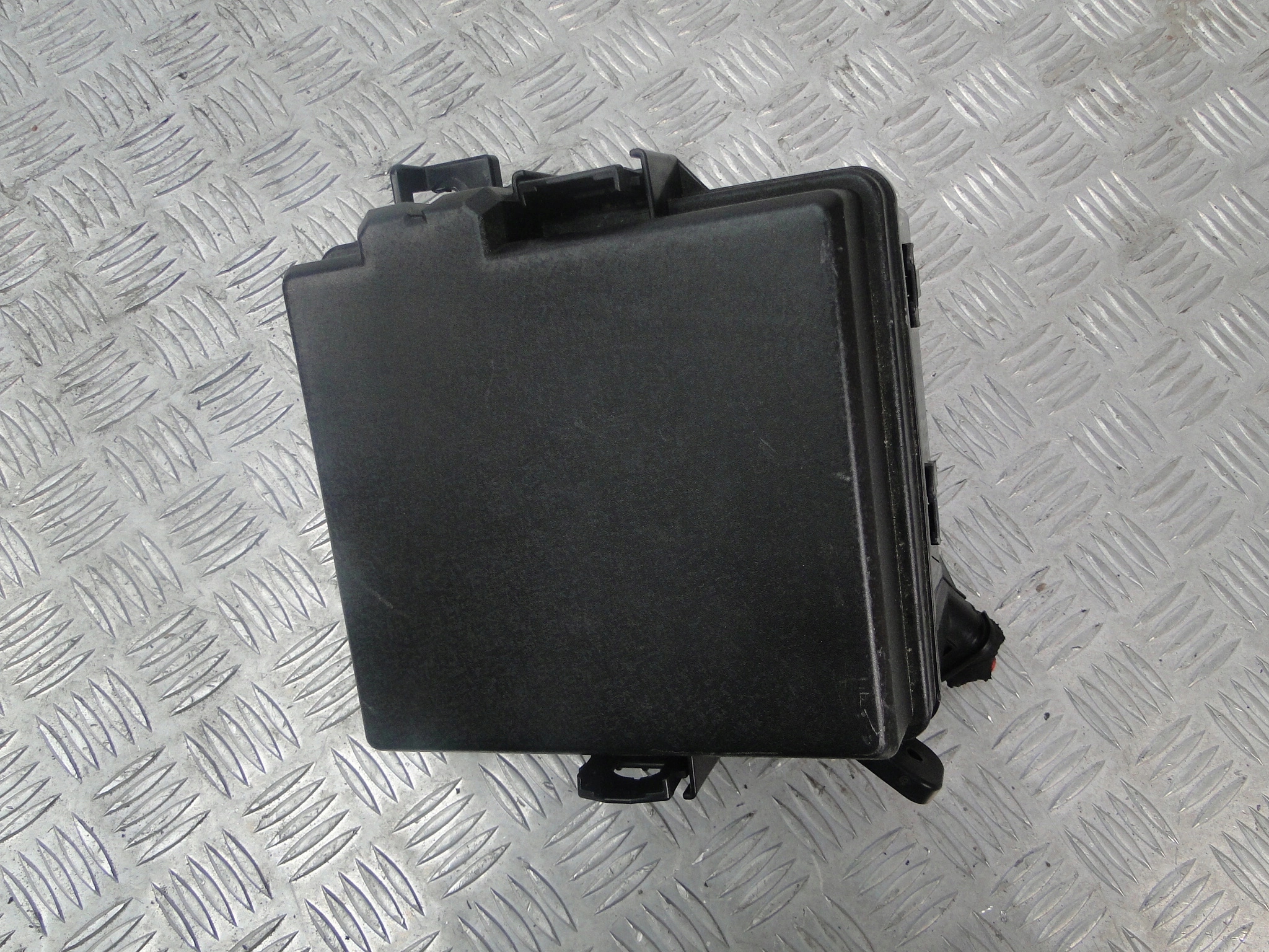 SKRZYNKA BEZPIECZNIKOW TUCSON II 1,6 T-GDI LIFT Producent części Hyundai OE