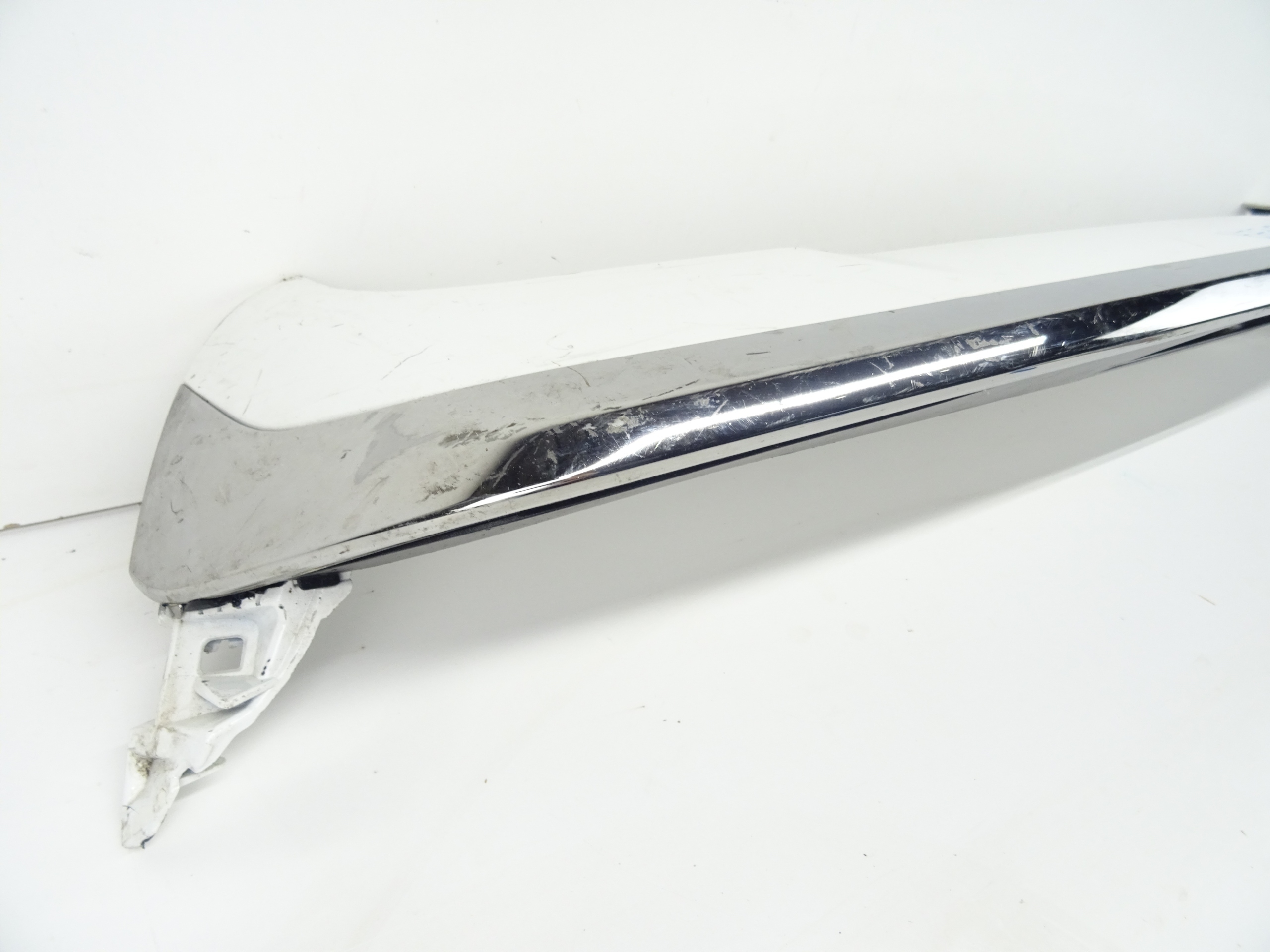 PEUGEOT 2008 spoiler LOTKA bonnet