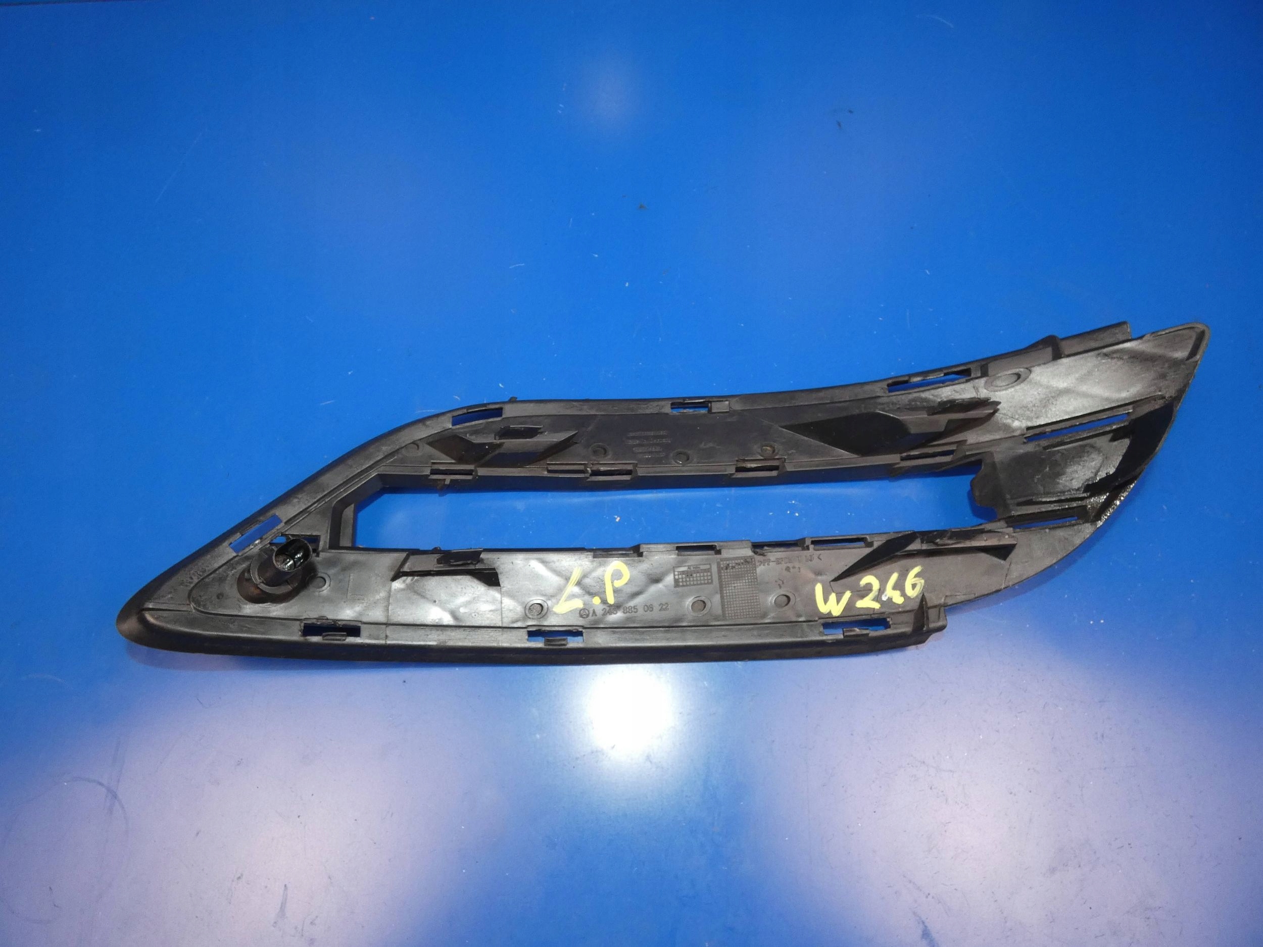 MERCEDES B KLASA W246 grid of a bumper lights DRL left front